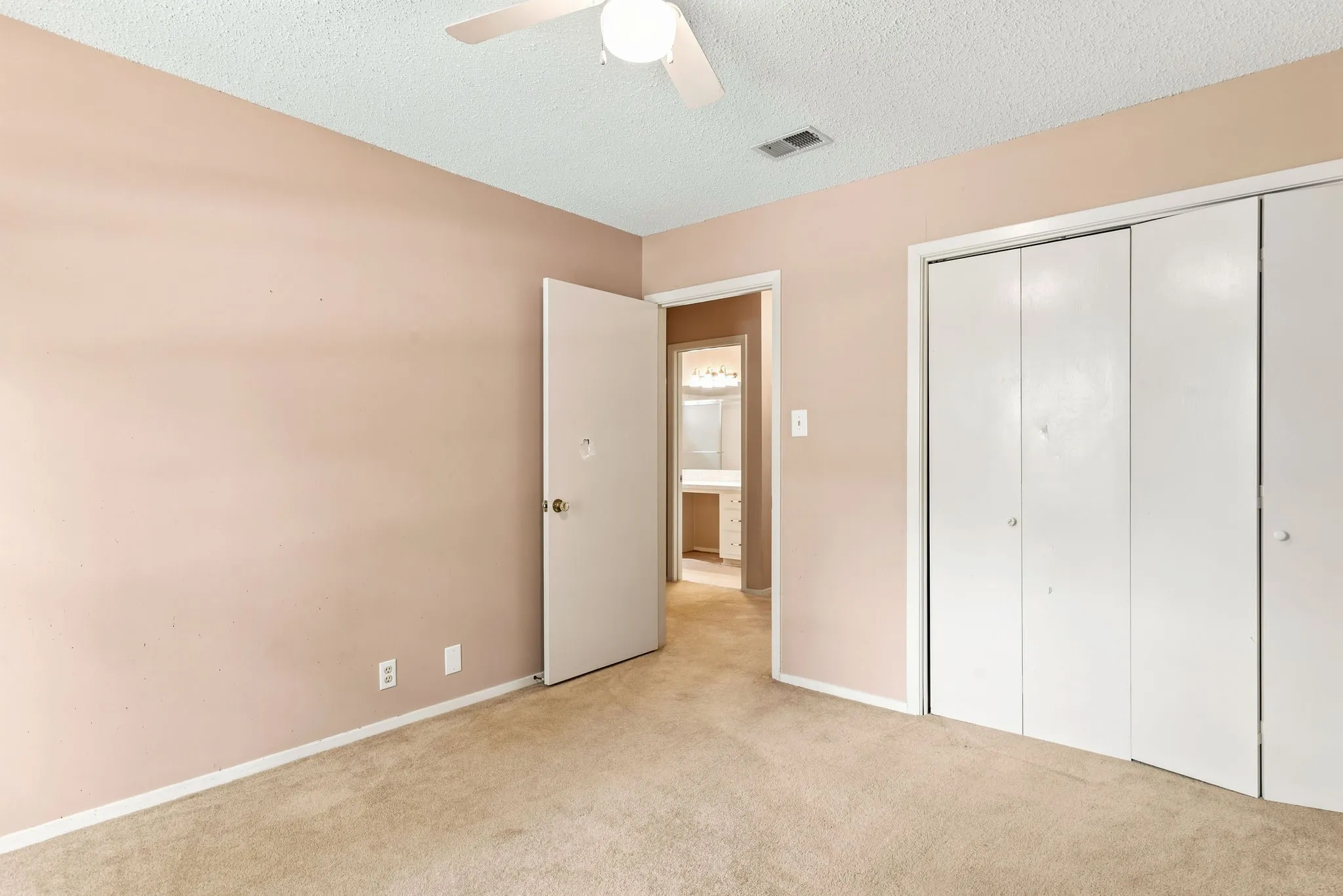 Single Family Residence For Sale in Titus County , 516 Azalea Lane, Mt Pleasant, Texas 75455, 4 Bedroom, 3 Bathroom, 1 Garage spaces, 2,102 Sqft, built in 1972, mls#21391461, Real Estate Agent in Mt Pleasant, Homes For Sale in Titus county, Homes For Sale in Mt Pleasant, Realtor in Mt Pleasant Texas, Real Estate Brokerage Independent Realty Texas, Luminita Cordes Realtor