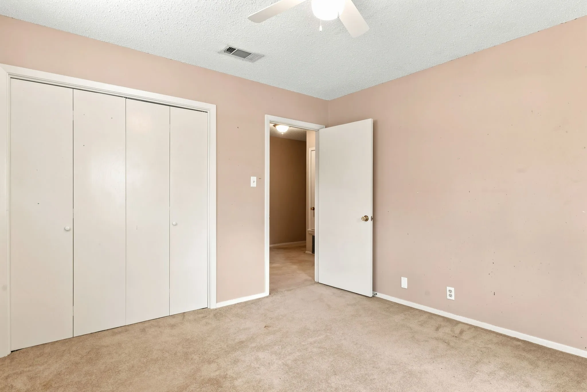Single Family Residence For Sale in Titus County , 516 Azalea Lane, Mt Pleasant, Texas 75455, 4 Bedroom, 3 Bathroom, 1 Garage spaces, 2,102 Sqft, built in 1972, mls#21391461, Real Estate Agent in Mt Pleasant, Homes For Sale in Titus county, Homes For Sale in Mt Pleasant, Realtor in Mt Pleasant Texas, Real Estate Brokerage Independent Realty Texas, Luminita Cordes Realtor