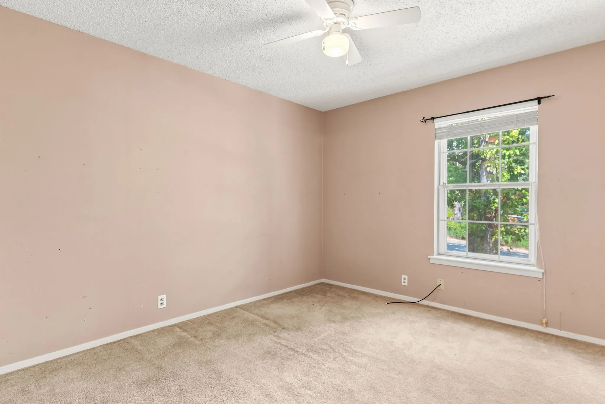 Single Family Residence For Sale in Titus County , 516 Azalea Lane, Mt Pleasant, Texas 75455, 4 Bedroom, 3 Bathroom, 1 Garage spaces, 2,102 Sqft, built in 1972, mls#21391461, Real Estate Agent in Mt Pleasant, Homes For Sale in Titus county, Homes For Sale in Mt Pleasant, Realtor in Mt Pleasant Texas, Real Estate Brokerage Independent Realty Texas, Luminita Cordes Realtor