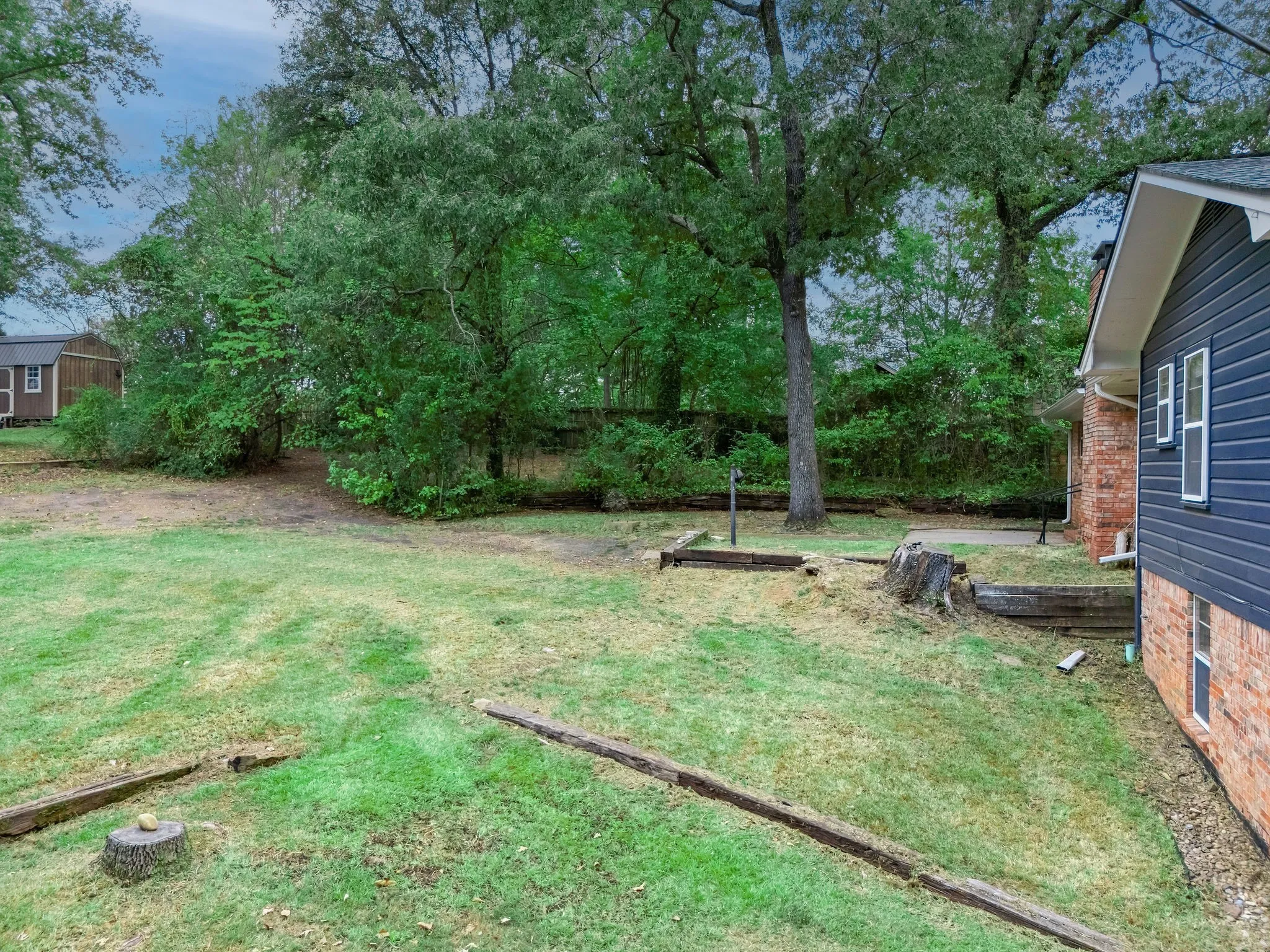 Single Family Residence For Sale in Titus County , 516 Azalea Lane, Mt Pleasant, Texas 75455, 4 Bedroom, 3 Bathroom, 1 Garage spaces, 2,102 Sqft, built in 1972, mls#21391461, Real Estate Agent in Mt Pleasant, Homes For Sale in Titus county, Homes For Sale in Mt Pleasant, Realtor in Mt Pleasant Texas, Real Estate Brokerage Independent Realty Texas, Luminita Cordes Realtor
