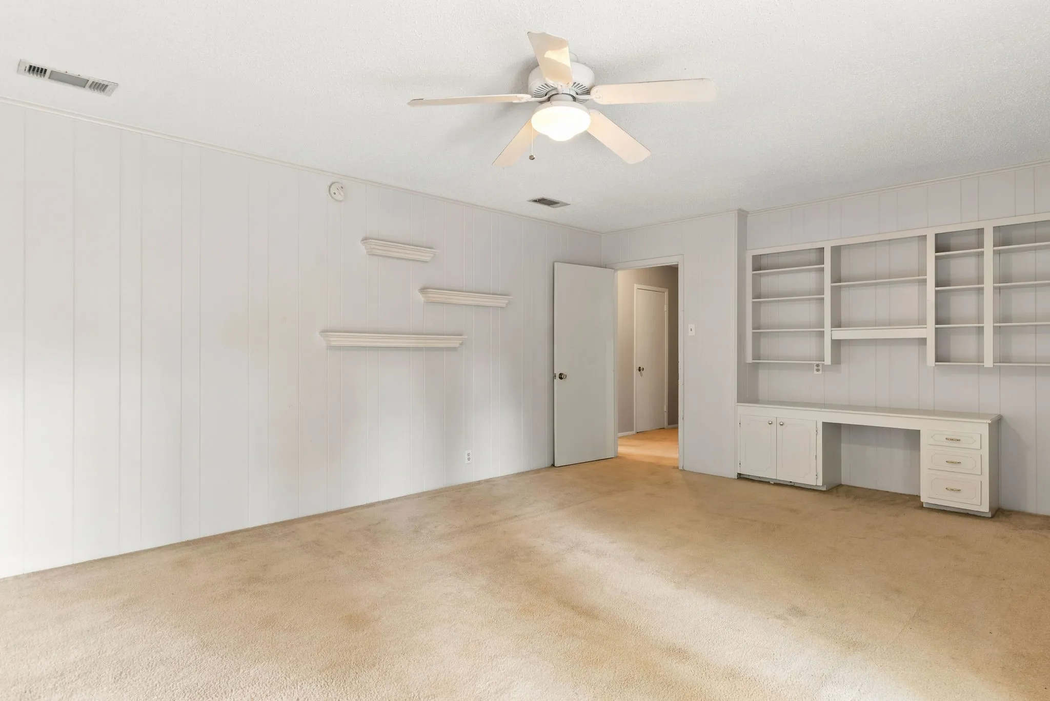 Single Family Residence For Sale in Titus County , 516 Azalea Lane, Mt Pleasant, Texas 75455, 4 Bedroom, 3 Bathroom, 1 Garage spaces, 2,102 Sqft, built in 1972, mls#21391461, Real Estate Agent in Mt Pleasant, Homes For Sale in Titus county, Homes For Sale in Mt Pleasant, Realtor in Mt Pleasant Texas, Real Estate Brokerage Independent Realty Texas, Luminita Cordes Realtor