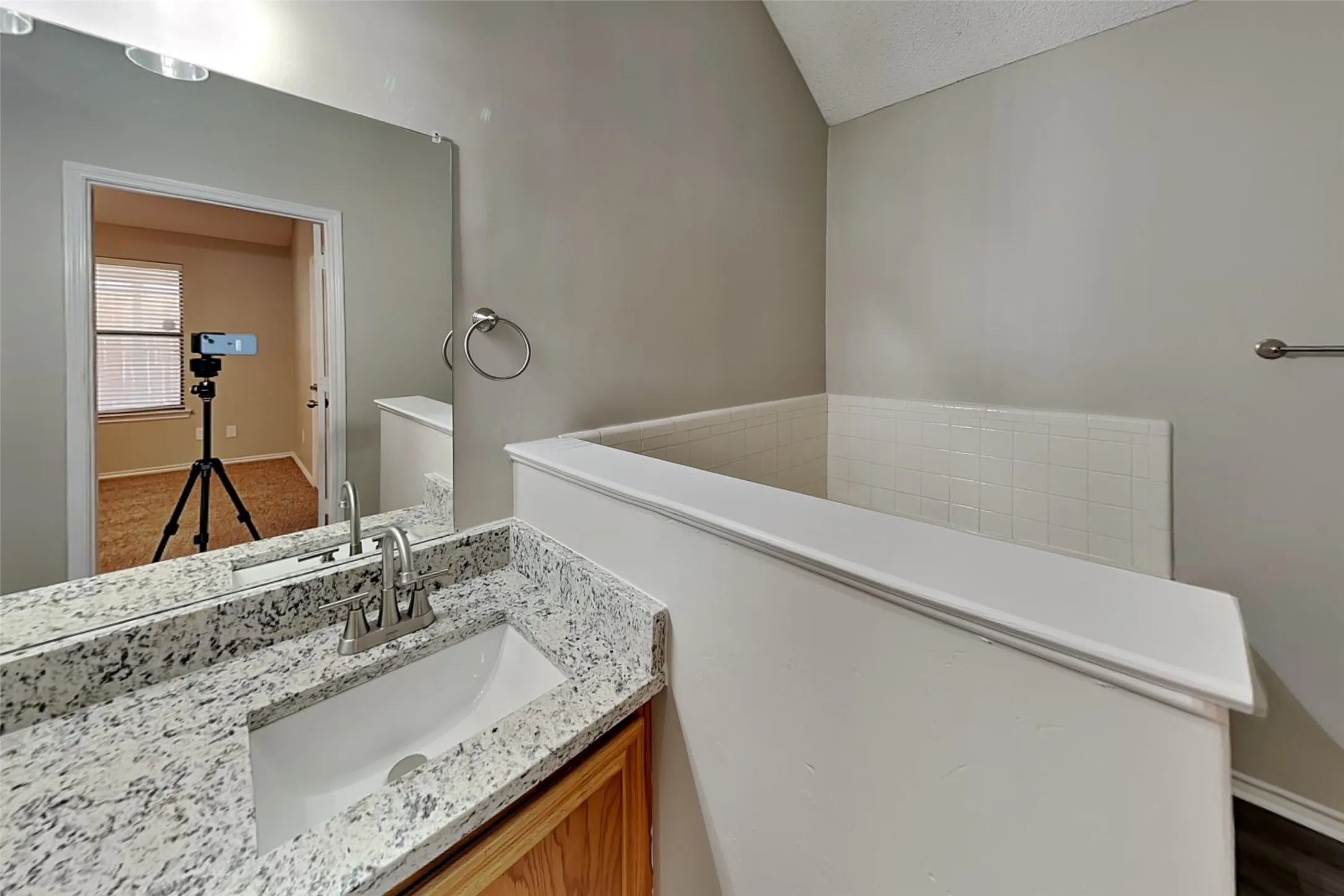 Single Family Residence For Rent in Tarrant County , 6929 Aston Drive, North Richland Hills, Texas 76182, 3 Bedroom, 2 Bathroom, 2 Garage spaces, 1,206 Sqft, built in 1987, mls#21391652, Real Estate Agent in North Richland Hills, Homes For Rent in Tarrant county, Homes For Rent in North Richland Hills, Realtor in North Richland Hills Texas, Real Estate Brokerage Independent Realty Texas, Luminita Cordes Realtor