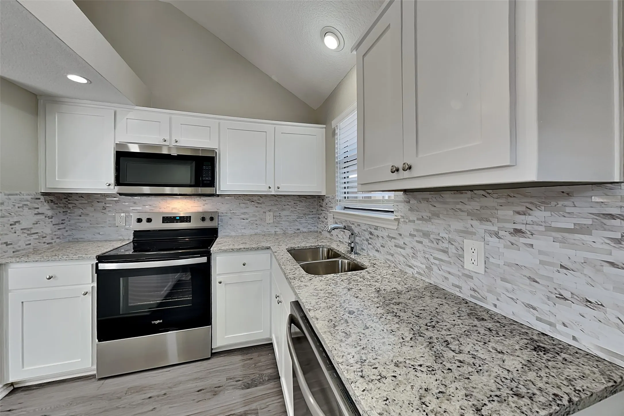 Single Family Residence For Rent in Tarrant County , 6929 Aston Drive, North Richland Hills, Texas 76182, 3 Bedroom, 2 Bathroom, 2 Garage spaces, 1,206 Sqft, built in 1987, mls#21391652, Real Estate Agent in North Richland Hills, Homes For Rent in Tarrant county, Homes For Rent in North Richland Hills, Realtor in North Richland Hills Texas, Real Estate Brokerage Independent Realty Texas, Luminita Cordes Realtor