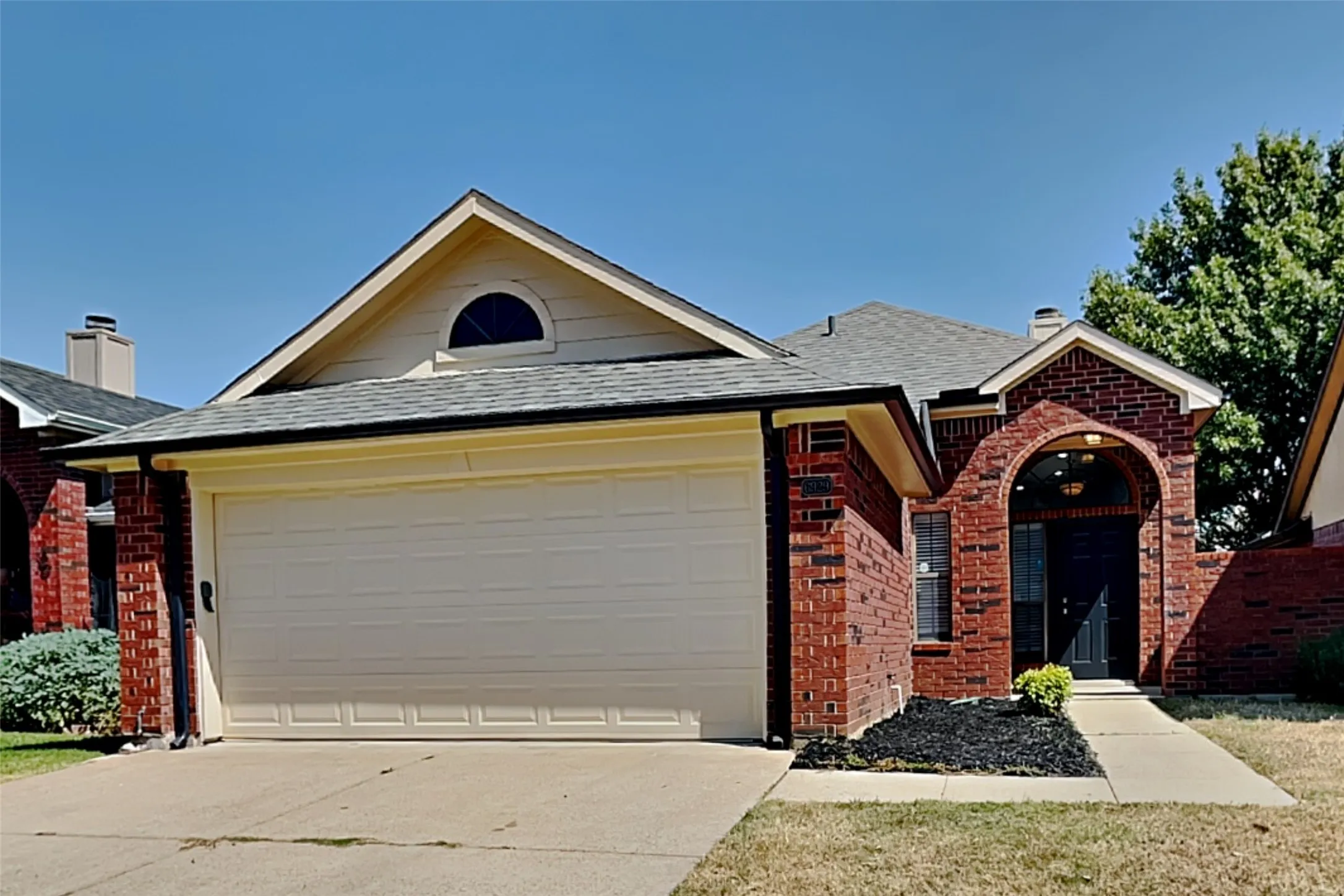 Single Family Residence For Rent in Tarrant County , 6929 Aston Drive, North Richland Hills, Texas 76182, 3 Bedroom, 2 Bathroom, 2 Garage spaces, 1,206 Sqft, built in 1987, mls#21391652, Real Estate Agent in North Richland Hills, Homes For Rent in Tarrant county, Homes For Rent in North Richland Hills, Realtor in North Richland Hills Texas, Real Estate Brokerage Independent Realty Texas, Luminita Cordes Realtor