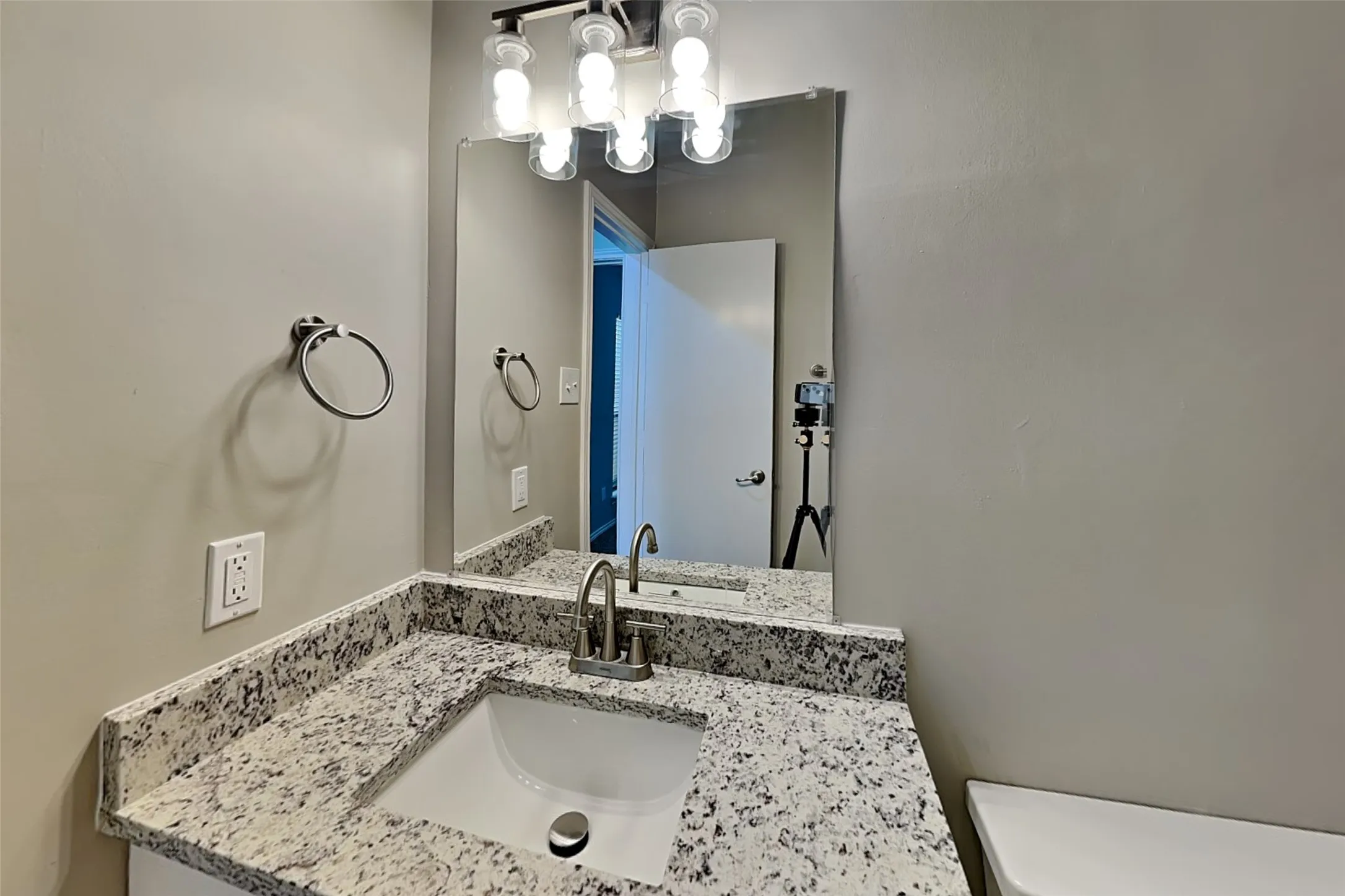 Single Family Residence For Rent in Tarrant County , 6929 Aston Drive, North Richland Hills, Texas 76182, 3 Bedroom, 2 Bathroom, 2 Garage spaces, 1,206 Sqft, built in 1987, mls#21391652, Real Estate Agent in North Richland Hills, Homes For Rent in Tarrant county, Homes For Rent in North Richland Hills, Realtor in North Richland Hills Texas, Real Estate Brokerage Independent Realty Texas, Luminita Cordes Realtor