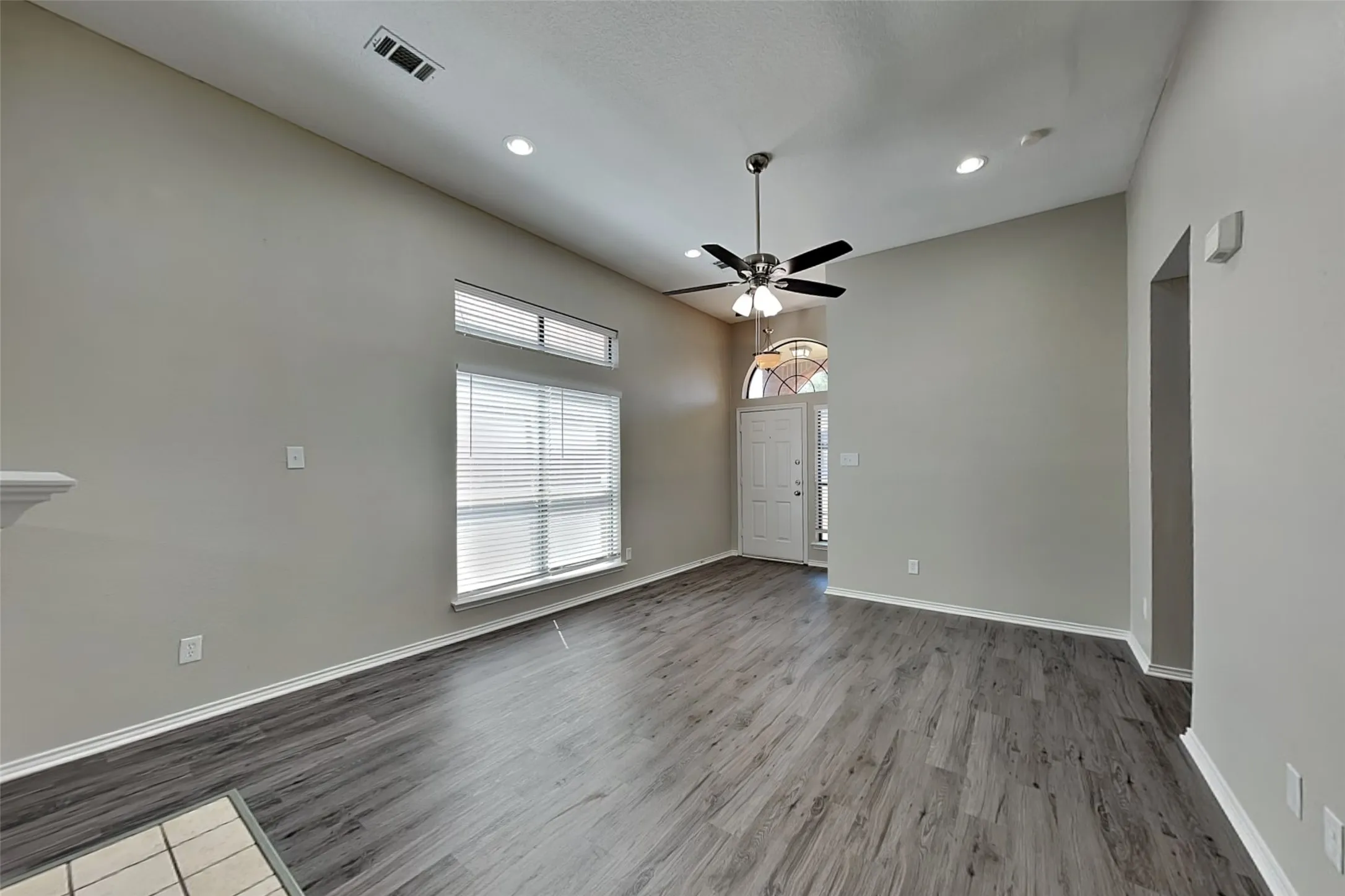Single Family Residence For Rent in Tarrant County , 6929 Aston Drive, North Richland Hills, Texas 76182, 3 Bedroom, 2 Bathroom, 2 Garage spaces, 1,206 Sqft, built in 1987, mls#21391652, Real Estate Agent in North Richland Hills, Homes For Rent in Tarrant county, Homes For Rent in North Richland Hills, Realtor in North Richland Hills Texas, Real Estate Brokerage Independent Realty Texas, Luminita Cordes Realtor