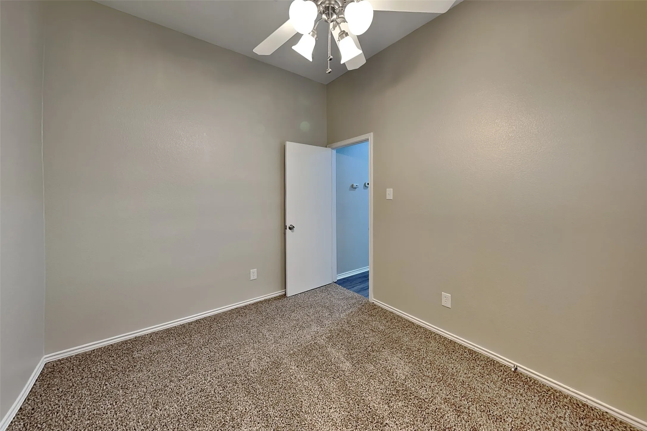 Single Family Residence For Rent in Tarrant County , 6929 Aston Drive, North Richland Hills, Texas 76182, 3 Bedroom, 2 Bathroom, 2 Garage spaces, 1,206 Sqft, built in 1987, mls#21391652, Real Estate Agent in North Richland Hills, Homes For Rent in Tarrant county, Homes For Rent in North Richland Hills, Realtor in North Richland Hills Texas, Real Estate Brokerage Independent Realty Texas, Luminita Cordes Realtor