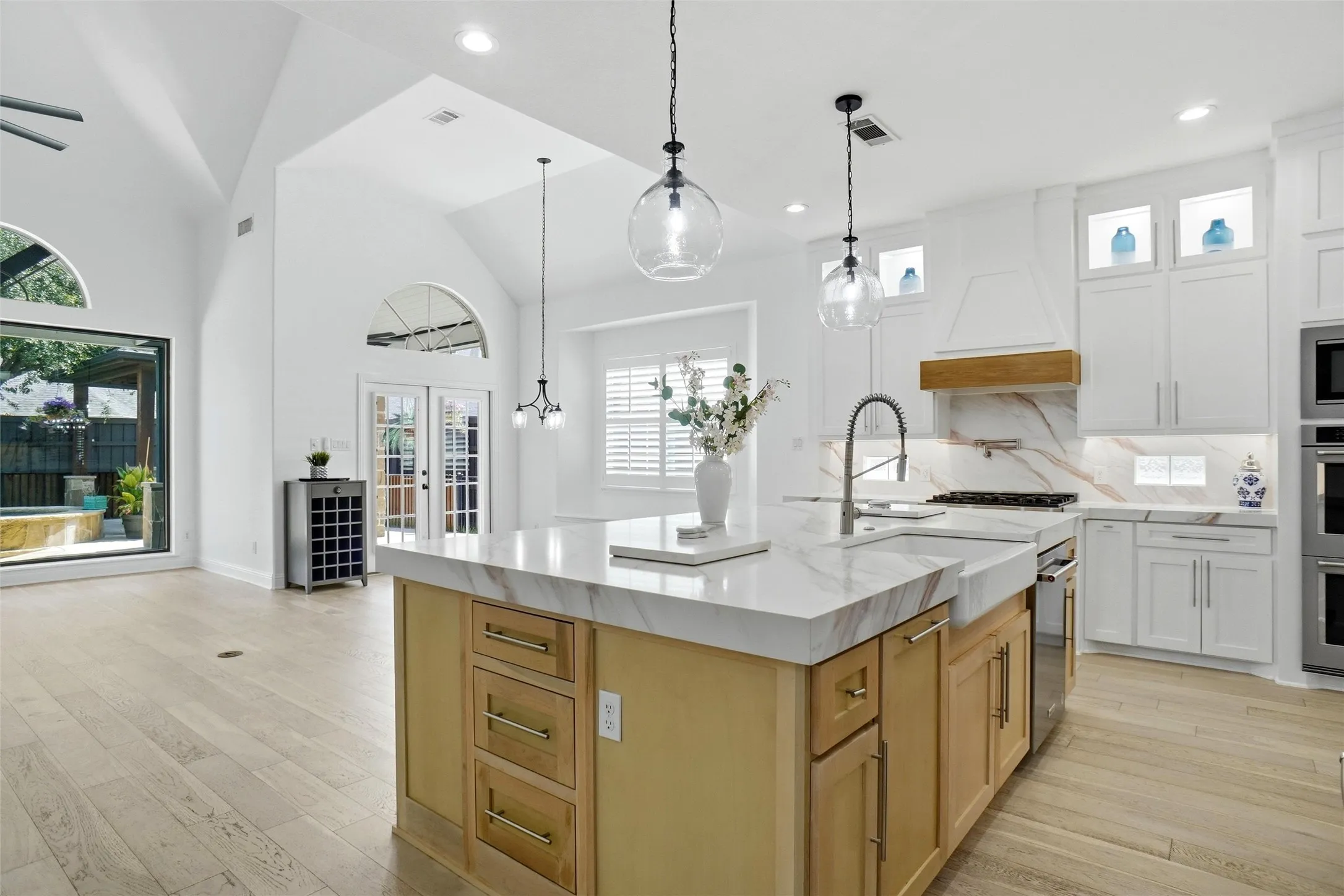 Single Family Residence For Rent in Denton County , 2414 Trophy Club Drive, Trophy Club, Texas 76262, 5 Bedroom, 4 Bathroom, 3 Garage spaces, 4,390 Sqft, built in 2010, mls#21388128, Real Estate Agent in Trophy Club, Homes For Rent in Denton county, Homes For Rent in Trophy Club, Realtor in Trophy Club Texas, Real Estate Brokerage Independent Realty Texas, Luminita Cordes Realtor