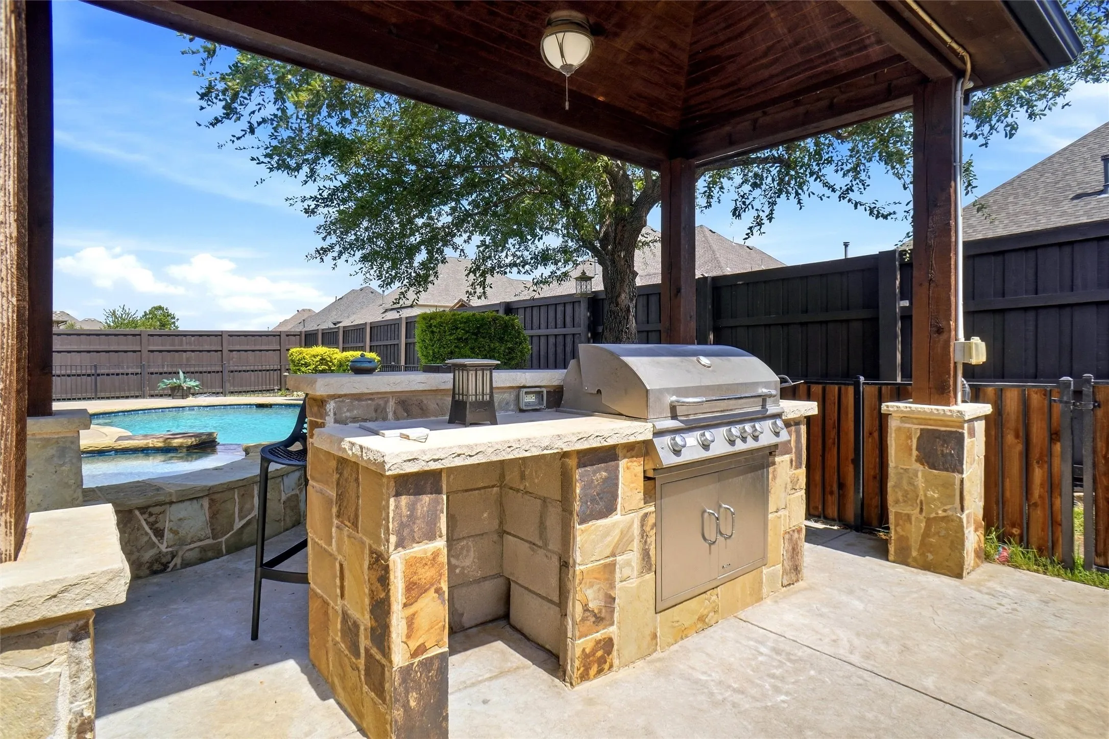 Single Family Residence For Rent in Denton County , 2414 Trophy Club Drive, Trophy Club, Texas 76262, 5 Bedroom, 4 Bathroom, 3 Garage spaces, 4,390 Sqft, built in 2010, mls#21388128, Real Estate Agent in Trophy Club, Homes For Rent in Denton county, Homes For Rent in Trophy Club, Realtor in Trophy Club Texas, Real Estate Brokerage Independent Realty Texas, Luminita Cordes Realtor