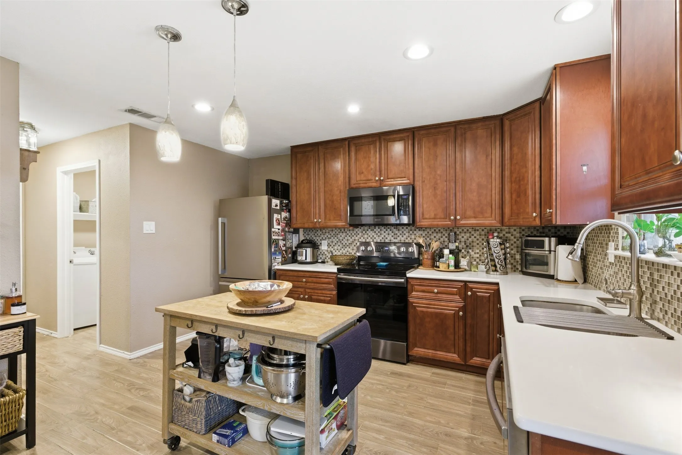 Single Family Residence For Rent in Denton County , 2313 Southway, Denton, Texas 76207, 4 Bedroom, 3 Bathroom, 2 Garage spaces, 1,585 Sqft, built in 2000, mls#21390706, Real Estate Agent in Denton, Homes For Rent in Denton county, Homes For Rent in Denton, Realtor in Denton Texas, Real Estate Brokerage Independent Realty Texas, Luminita Cordes Realtor