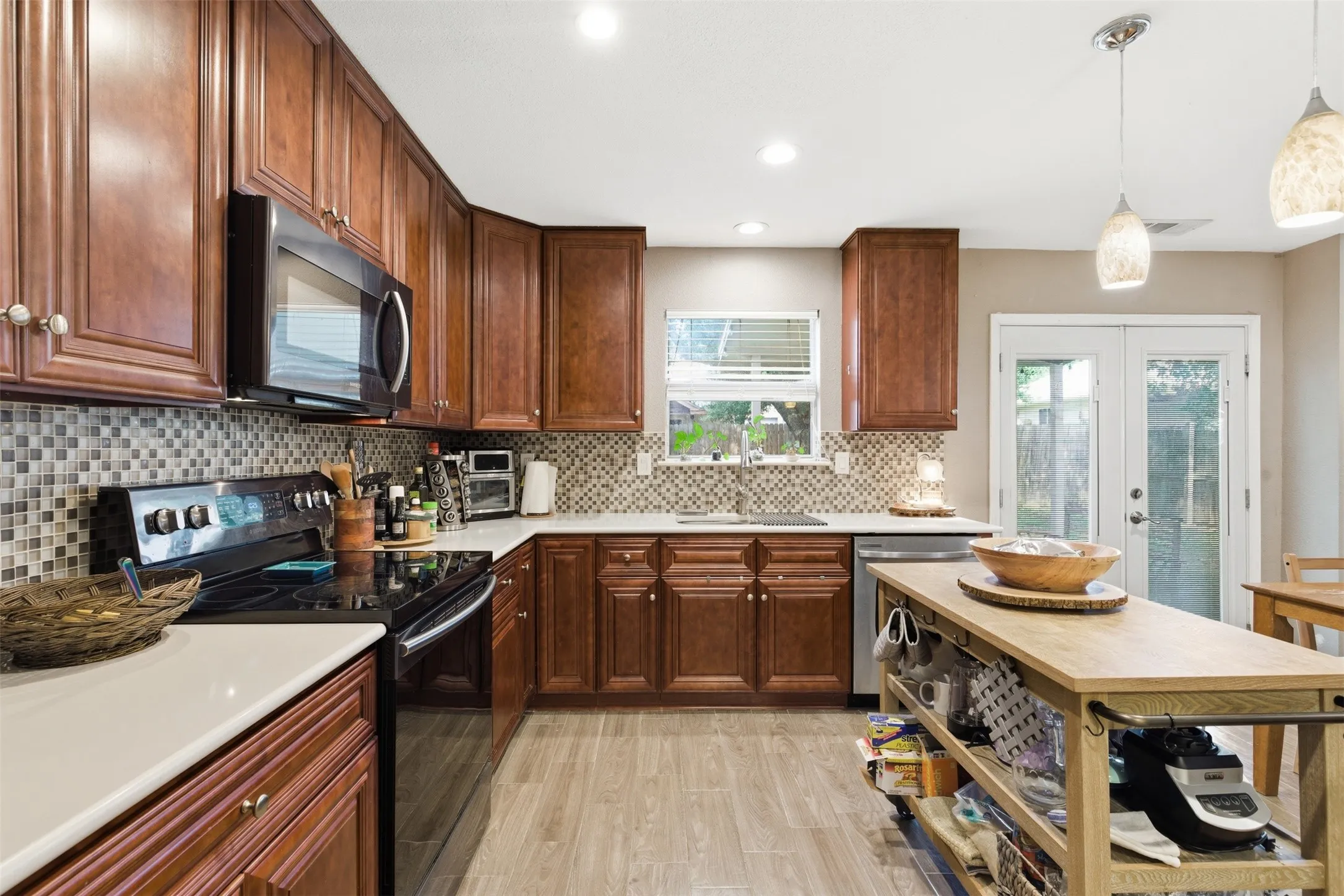 Single Family Residence For Rent in Denton County , 2313 Southway, Denton, Texas 76207, 4 Bedroom, 3 Bathroom, 2 Garage spaces, 1,585 Sqft, built in 2000, mls#21390706, Real Estate Agent in Denton, Homes For Rent in Denton county, Homes For Rent in Denton, Realtor in Denton Texas, Real Estate Brokerage Independent Realty Texas, Luminita Cordes Realtor
