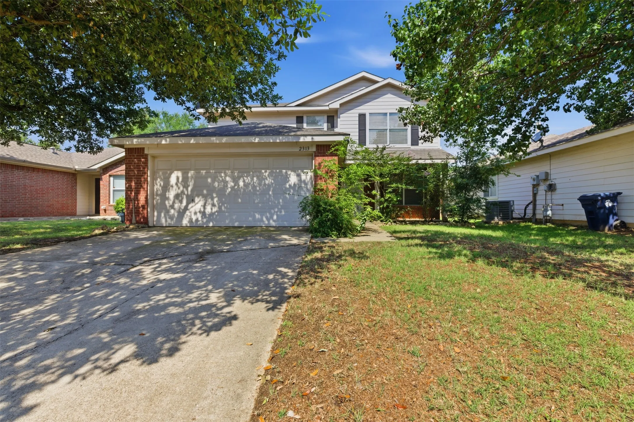 Single Family Residence For Rent in Denton County , 2313 Southway, Denton, Texas 76207, 4 Bedroom, 3 Bathroom, 2 Garage spaces, 1,585 Sqft, built in 2000, mls#21390706, Real Estate Agent in Denton, Homes For Rent in Denton county, Homes For Rent in Denton, Realtor in Denton Texas, Real Estate Brokerage Independent Realty Texas, Luminita Cordes Realtor