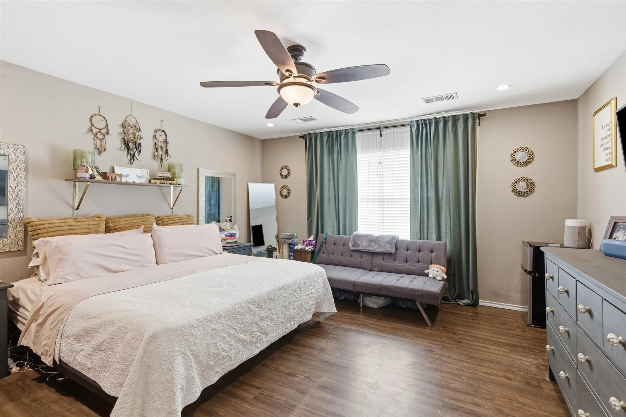 Single Family Residence For Rent in Denton County , 2313 Southway, Denton, Texas 76207, 4 Bedroom, 3 Bathroom, 2 Garage spaces, 1,585 Sqft, built in 2000, mls#21390706, Real Estate Agent in Denton, Homes For Rent in Denton county, Homes For Rent in Denton, Realtor in Denton Texas, Real Estate Brokerage Independent Realty Texas, Luminita Cordes Realtor