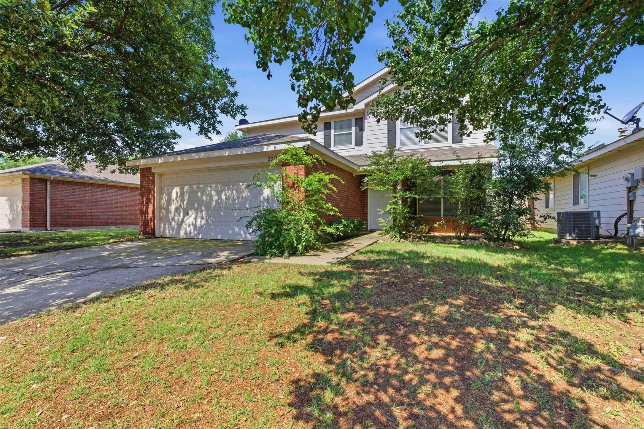 Single Family Residence For Rent in Denton County , 2313 Southway, Denton, Texas 76207, 4 Bedroom, 3 Bathroom, 2 Garage spaces, 1,585 Sqft, built in 2000, mls#21390706, Real Estate Agent in Denton, Homes For Rent in Denton county, Homes For Rent in Denton, Realtor in Denton Texas, Real Estate Brokerage Independent Realty Texas, Luminita Cordes Realtor