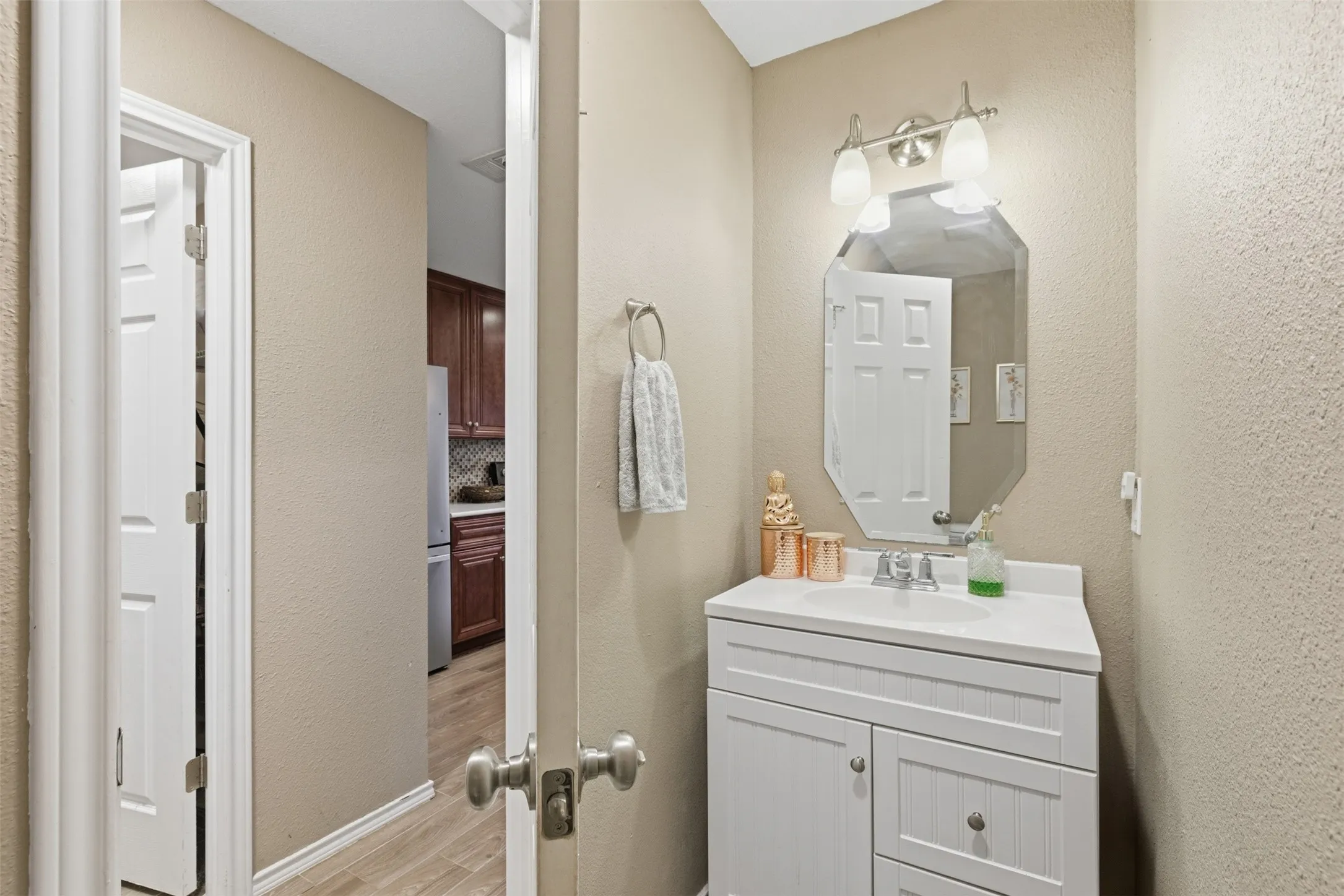 Single Family Residence For Rent in Denton County , 2313 Southway, Denton, Texas 76207, 4 Bedroom, 3 Bathroom, 2 Garage spaces, 1,585 Sqft, built in 2000, mls#21390706, Real Estate Agent in Denton, Homes For Rent in Denton county, Homes For Rent in Denton, Realtor in Denton Texas, Real Estate Brokerage Independent Realty Texas, Luminita Cordes Realtor