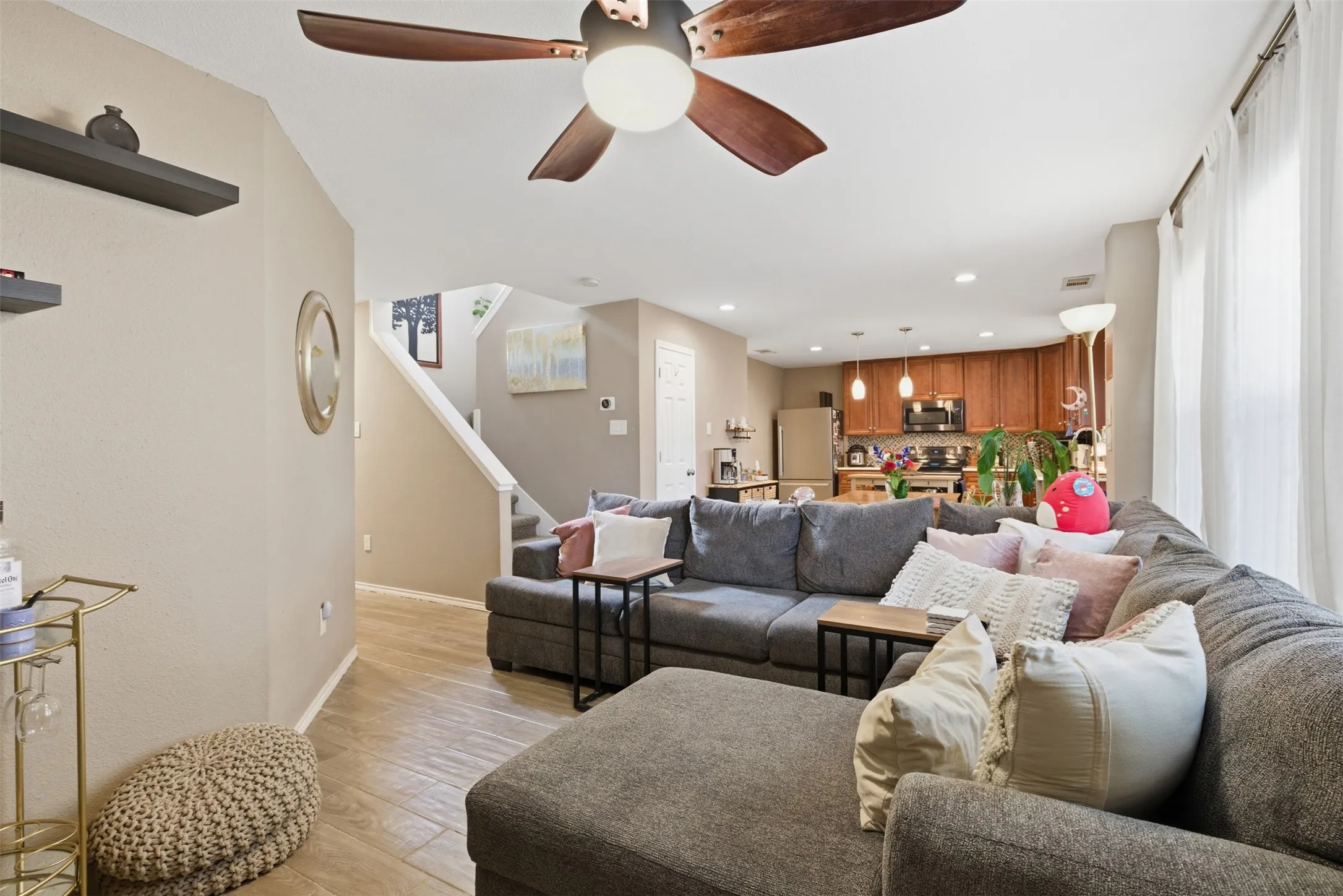 Single Family Residence For Rent in Denton County , 2313 Southway, Denton, Texas 76207, 4 Bedroom, 3 Bathroom, 2 Garage spaces, 1,585 Sqft, built in 2000, mls#21390706, Real Estate Agent in Denton, Homes For Rent in Denton county, Homes For Rent in Denton, Realtor in Denton Texas, Real Estate Brokerage Independent Realty Texas, Luminita Cordes Realtor