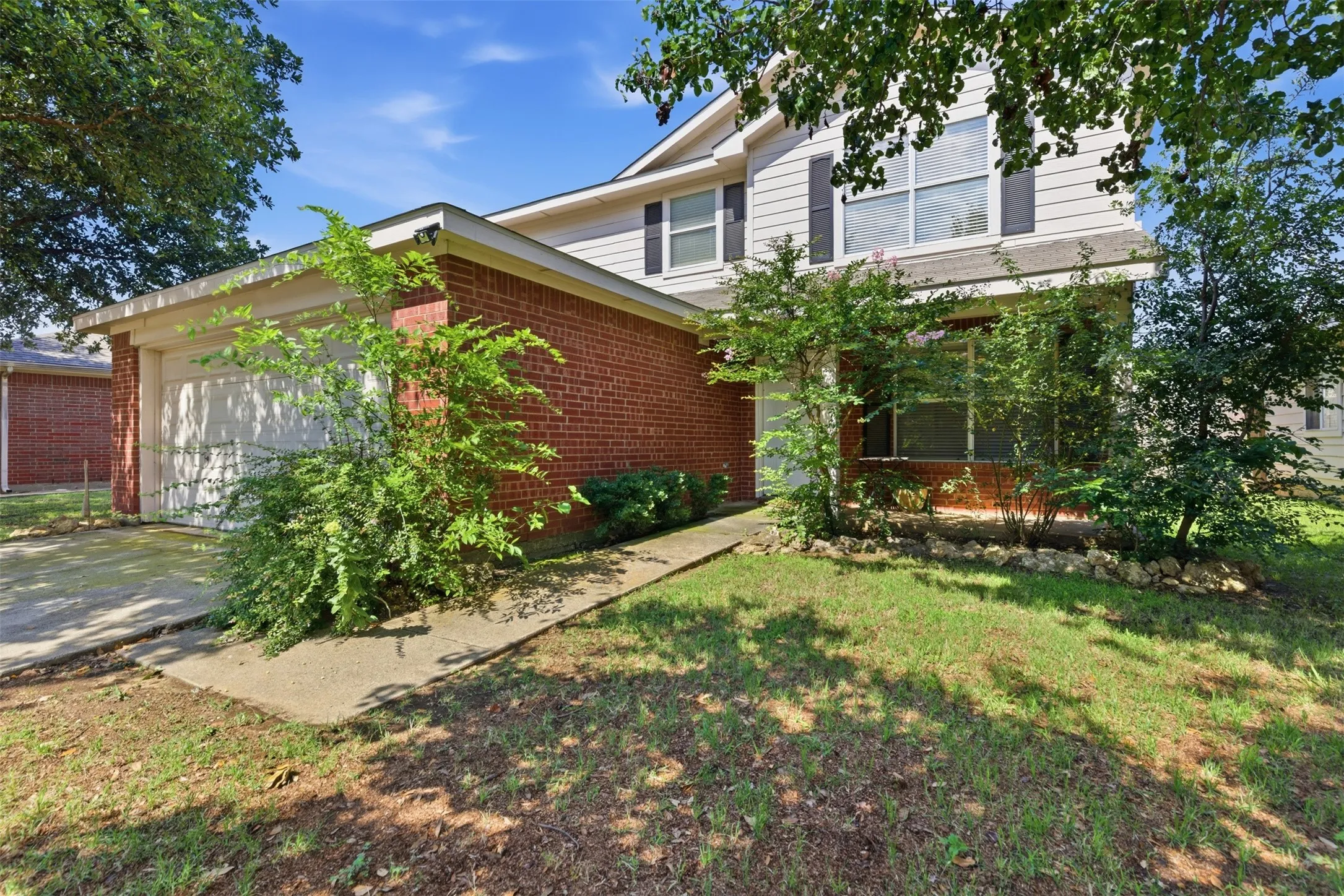 Single Family Residence For Rent in Denton County , 2313 Southway, Denton, Texas 76207, 4 Bedroom, 3 Bathroom, 2 Garage spaces, 1,585 Sqft, built in 2000, mls#21390706, Real Estate Agent in Denton, Homes For Rent in Denton county, Homes For Rent in Denton, Realtor in Denton Texas, Real Estate Brokerage Independent Realty Texas, Luminita Cordes Realtor