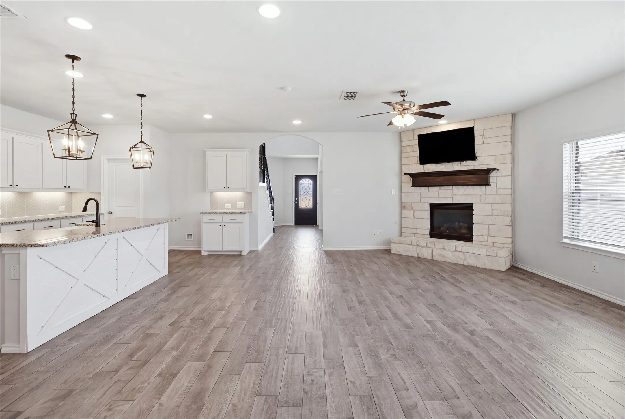 Single Family Residence For Sale in Collin County , 1925 Shiloh Mews, Celina, Texas 75009, 4 Bedroom, 3 Bathroom, 2 Garage spaces, 2,847 Sqft, built in 2020, mls#21391251, Real Estate Agent in Celina, Homes For Sale in Collin county, Homes For Sale in Celina, Realtor in Celina Texas, Real Estate Brokerage Independent Realty Texas, Luminita Cordes Realtor