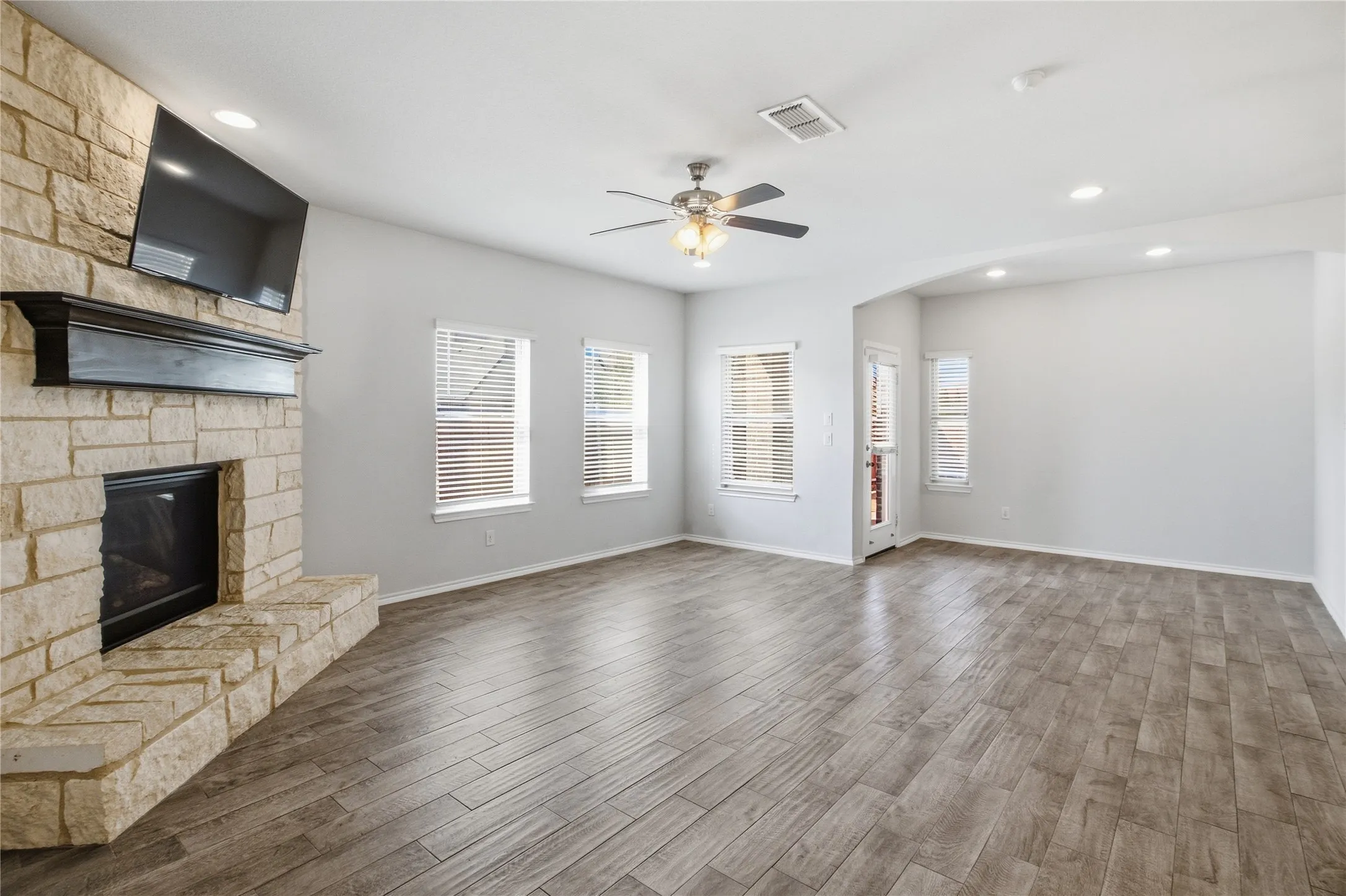 Single Family Residence For Sale in Collin County , 1925 Shiloh Mews, Celina, Texas 75009, 4 Bedroom, 3 Bathroom, 2 Garage spaces, 2,847 Sqft, built in 2020, mls#21391251, Real Estate Agent in Celina, Homes For Sale in Collin county, Homes For Sale in Celina, Realtor in Celina Texas, Real Estate Brokerage Independent Realty Texas, Luminita Cordes Realtor