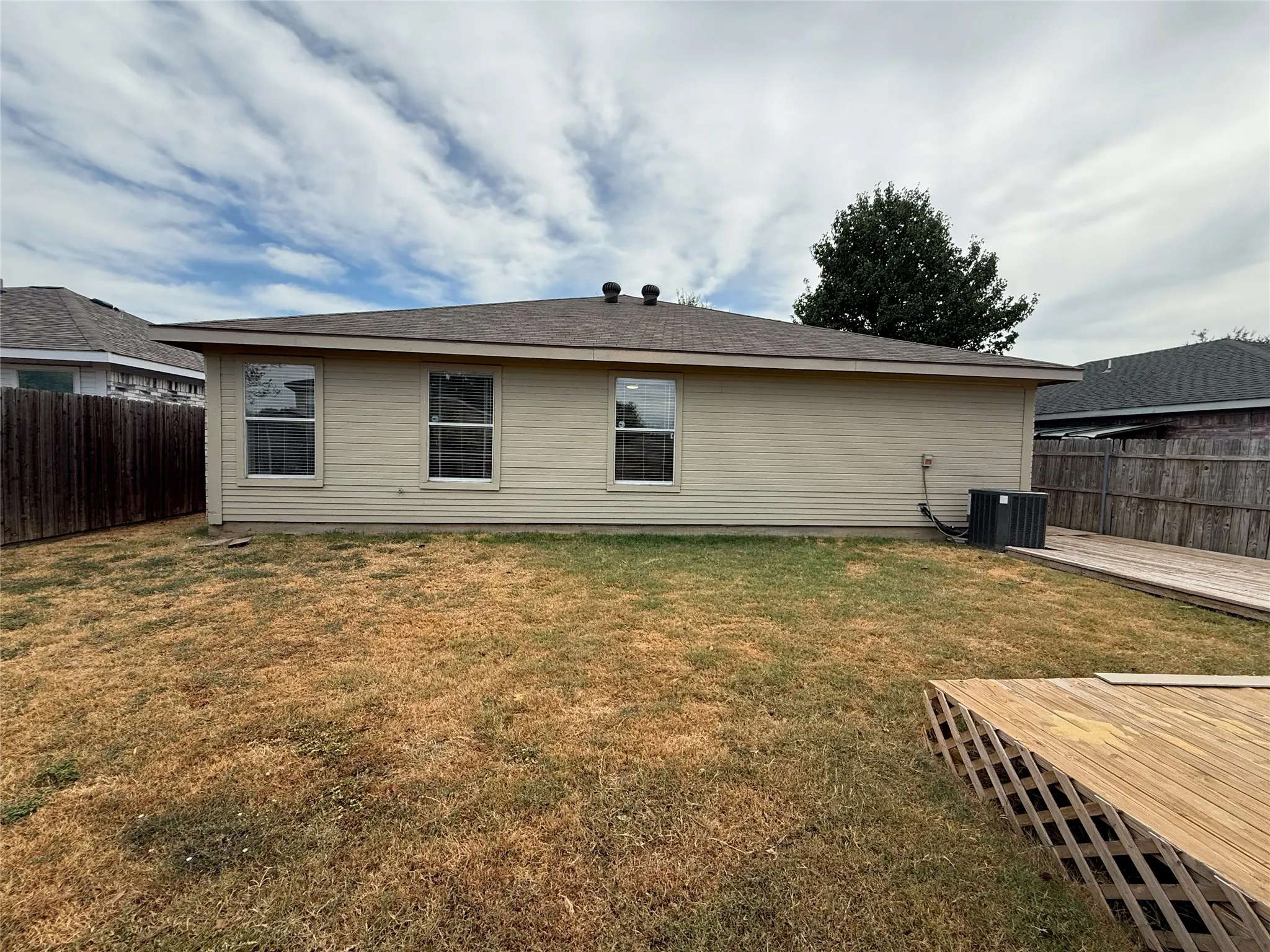 Single Family Residence For Sale in Tarrant County , 8109 E Summer Trail Drive, Fort Worth, Texas 76137, 3 Bedroom, 2 Bathroom, 2 Garage spaces, 1,418 Sqft, built in 1998, mls#21391563, Real Estate Agent in Fort Worth, Homes For Sale in Tarrant county, Homes For Sale in Fort Worth, Realtor in Fort Worth Texas, Real Estate Brokerage Independent Realty Texas, Luminita Cordes Realtor