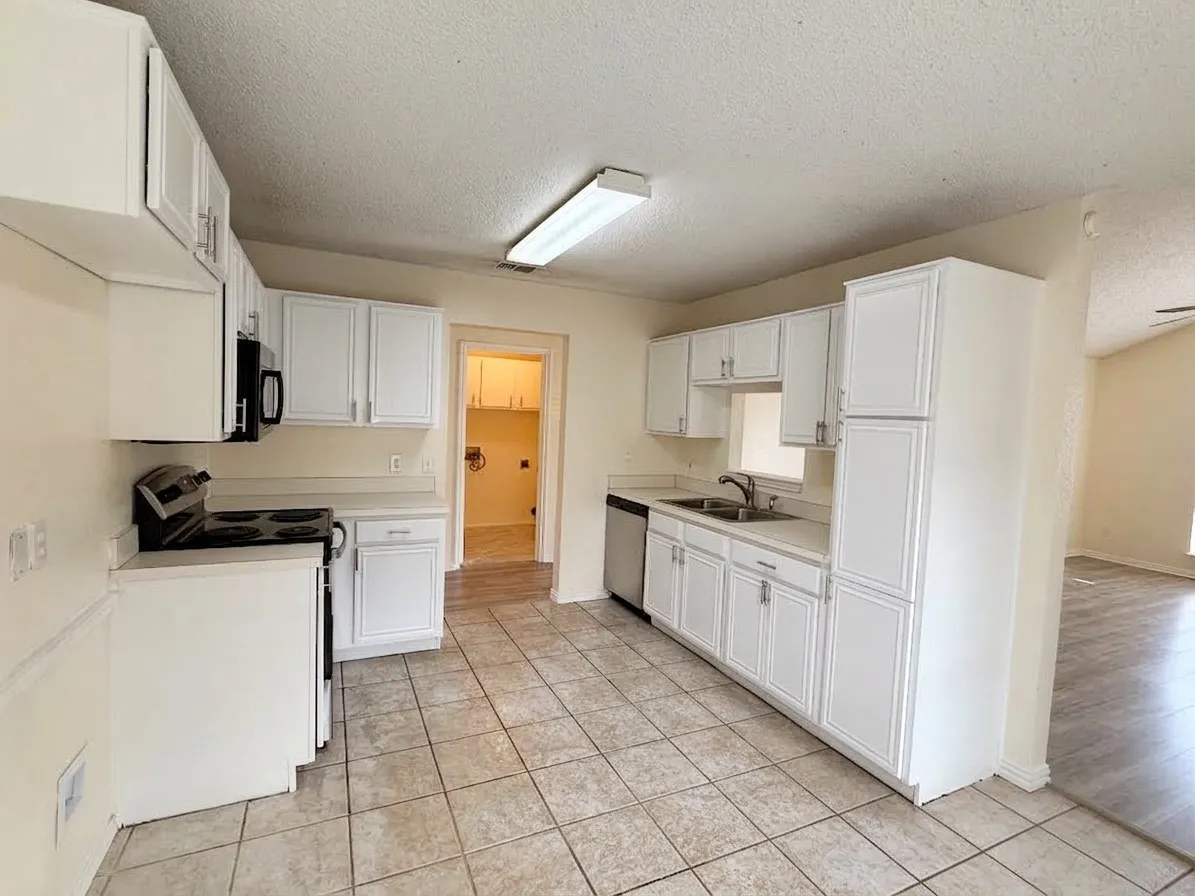 Single Family Residence For Sale in Tarrant County , 8109 E Summer Trail Drive, Fort Worth, Texas 76137, 3 Bedroom, 2 Bathroom, 2 Garage spaces, 1,418 Sqft, built in 1998, mls#21391563, Real Estate Agent in Fort Worth, Homes For Sale in Tarrant county, Homes For Sale in Fort Worth, Realtor in Fort Worth Texas, Real Estate Brokerage Independent Realty Texas, Luminita Cordes Realtor