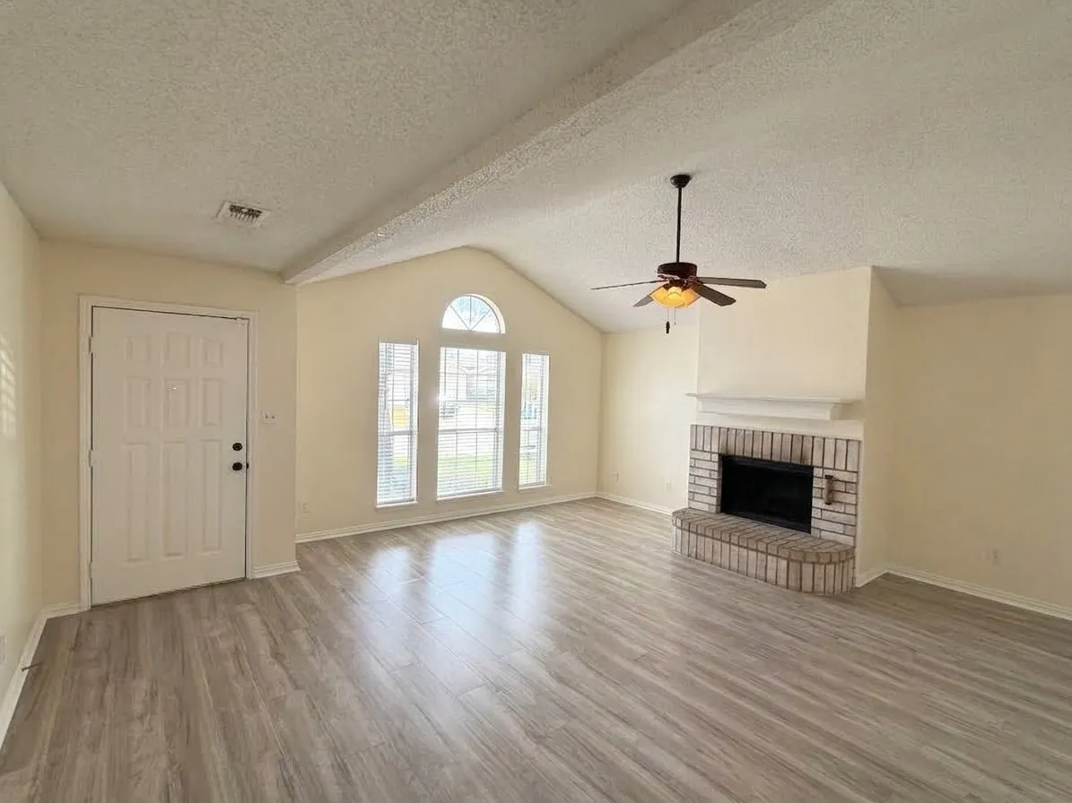 Single Family Residence For Sale in Tarrant County , 8109 E Summer Trail Drive, Fort Worth, Texas 76137, 3 Bedroom, 2 Bathroom, 2 Garage spaces, 1,418 Sqft, built in 1998, mls#21391563, Real Estate Agent in Fort Worth, Homes For Sale in Tarrant county, Homes For Sale in Fort Worth, Realtor in Fort Worth Texas, Real Estate Brokerage Independent Realty Texas, Luminita Cordes Realtor