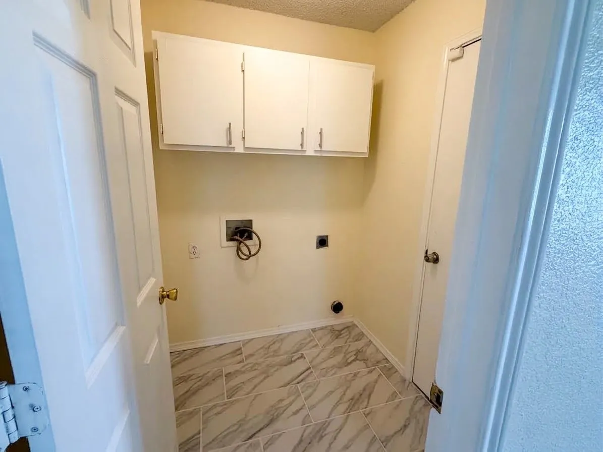 Single Family Residence For Sale in Tarrant County , 8109 E Summer Trail Drive, Fort Worth, Texas 76137, 3 Bedroom, 2 Bathroom, 2 Garage spaces, 1,418 Sqft, built in 1998, mls#21391563, Real Estate Agent in Fort Worth, Homes For Sale in Tarrant county, Homes For Sale in Fort Worth, Realtor in Fort Worth Texas, Real Estate Brokerage Independent Realty Texas, Luminita Cordes Realtor