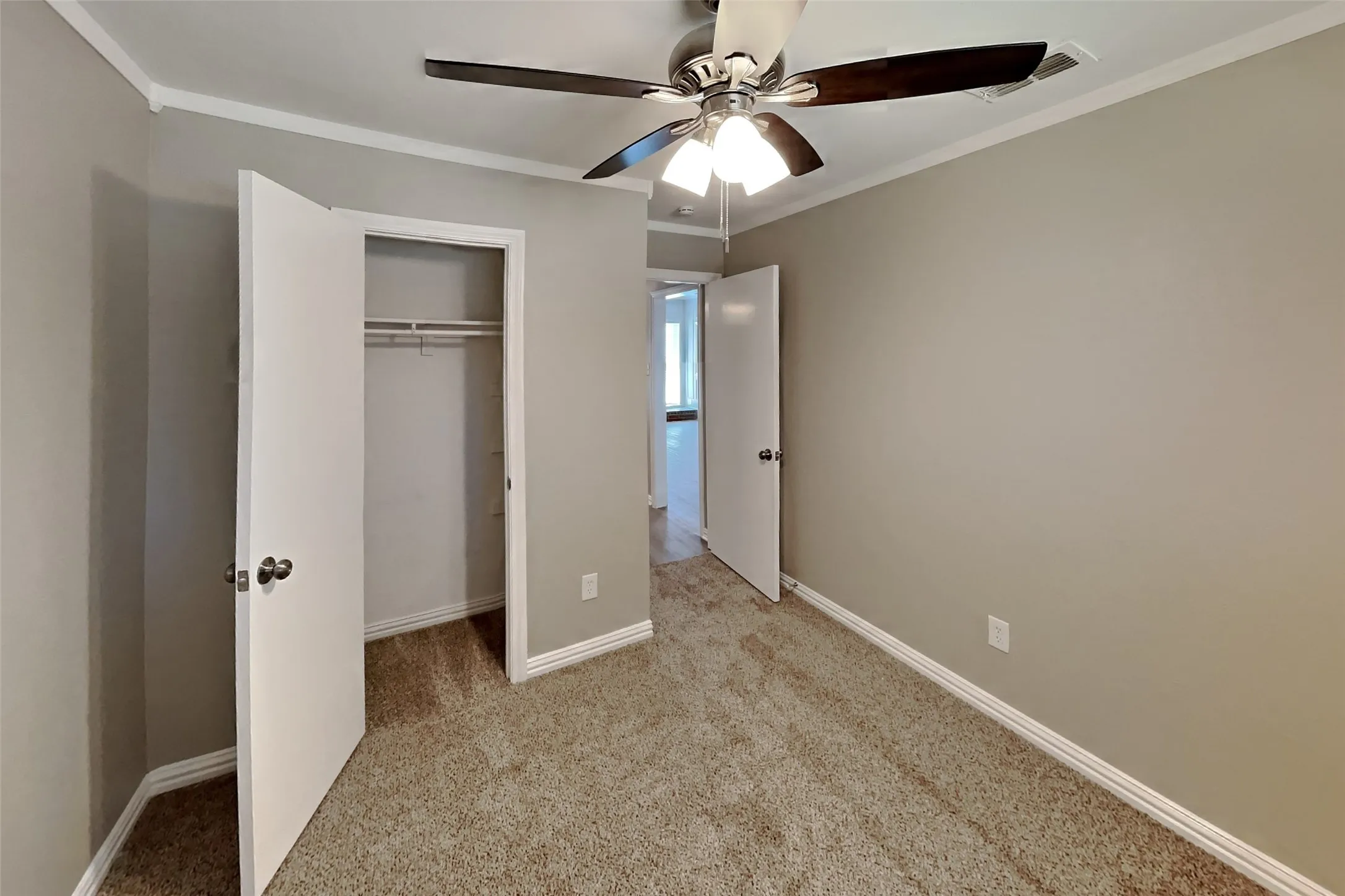 Single Family Residence For Rent in Denton County , 1747 Arledge, Carrollton, Texas 75007, 3 Bedroom, 2 Bathroom, 2 Garage spaces, 1,466 Sqft, built in 1983, mls#21391659, Real Estate Agent in Carrollton, Homes For Rent in Denton county, Homes For Rent in Carrollton, Realtor in Carrollton Texas, Real Estate Brokerage Independent Realty Texas, Luminita Cordes Realtor