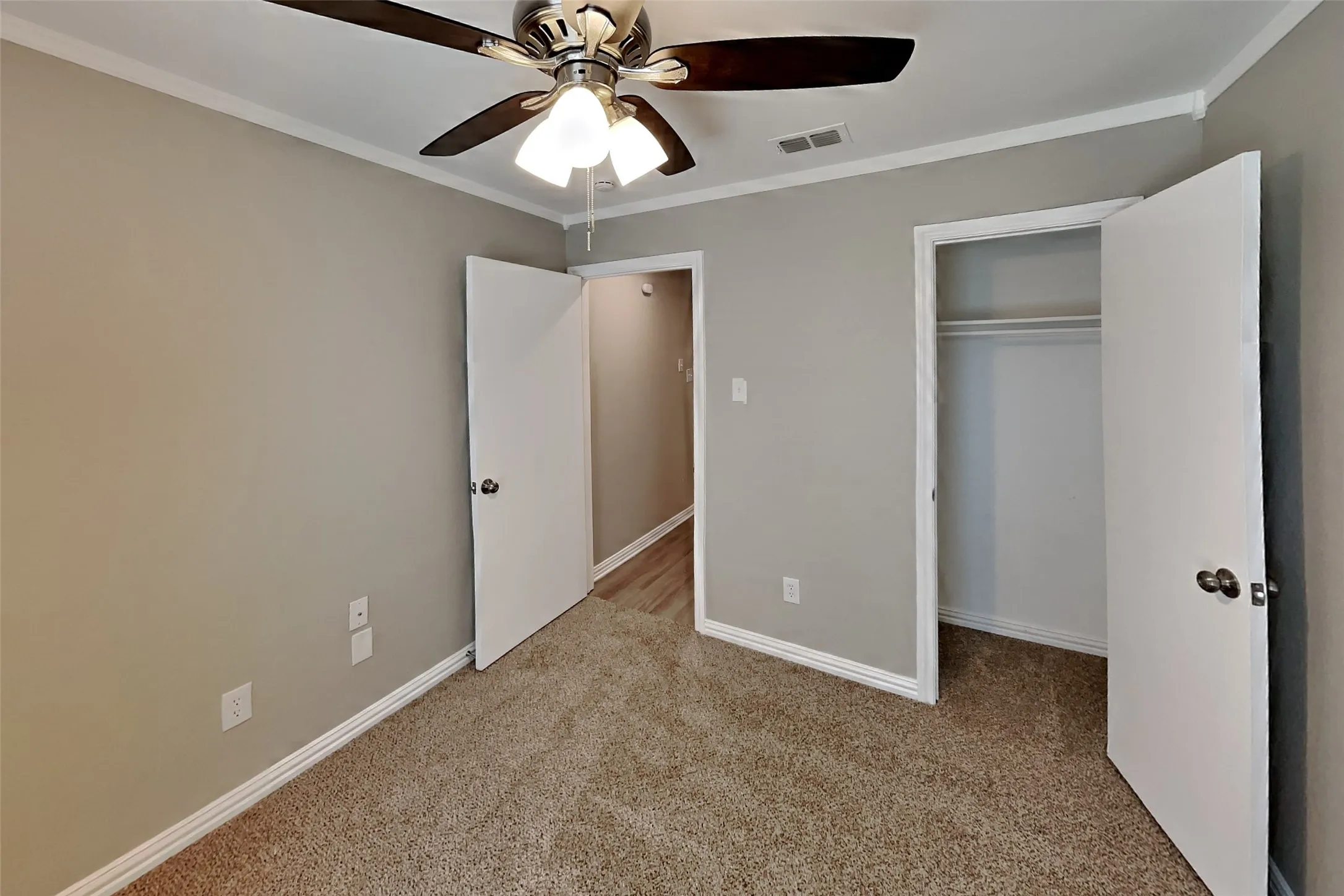 Single Family Residence For Rent in Denton County , 1747 Arledge, Carrollton, Texas 75007, 3 Bedroom, 2 Bathroom, 2 Garage spaces, 1,466 Sqft, built in 1983, mls#21391659, Real Estate Agent in Carrollton, Homes For Rent in Denton county, Homes For Rent in Carrollton, Realtor in Carrollton Texas, Real Estate Brokerage Independent Realty Texas, Luminita Cordes Realtor
