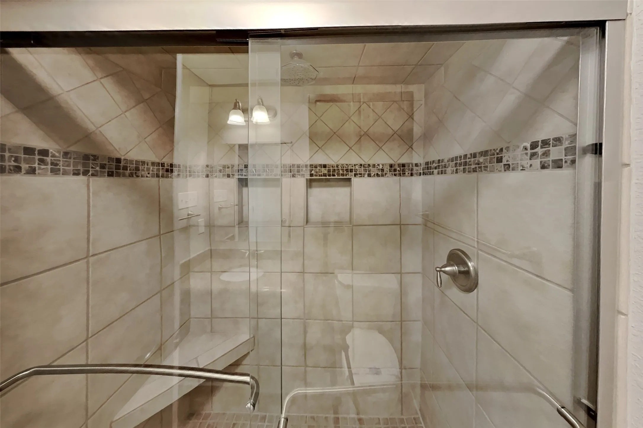 Single Family Residence For Rent in Denton County , 1747 Arledge, Carrollton, Texas 75007, 3 Bedroom, 2 Bathroom, 2 Garage spaces, 1,466 Sqft, built in 1983, mls#21391659, Real Estate Agent in Carrollton, Homes For Rent in Denton county, Homes For Rent in Carrollton, Realtor in Carrollton Texas, Real Estate Brokerage Independent Realty Texas, Luminita Cordes Realtor