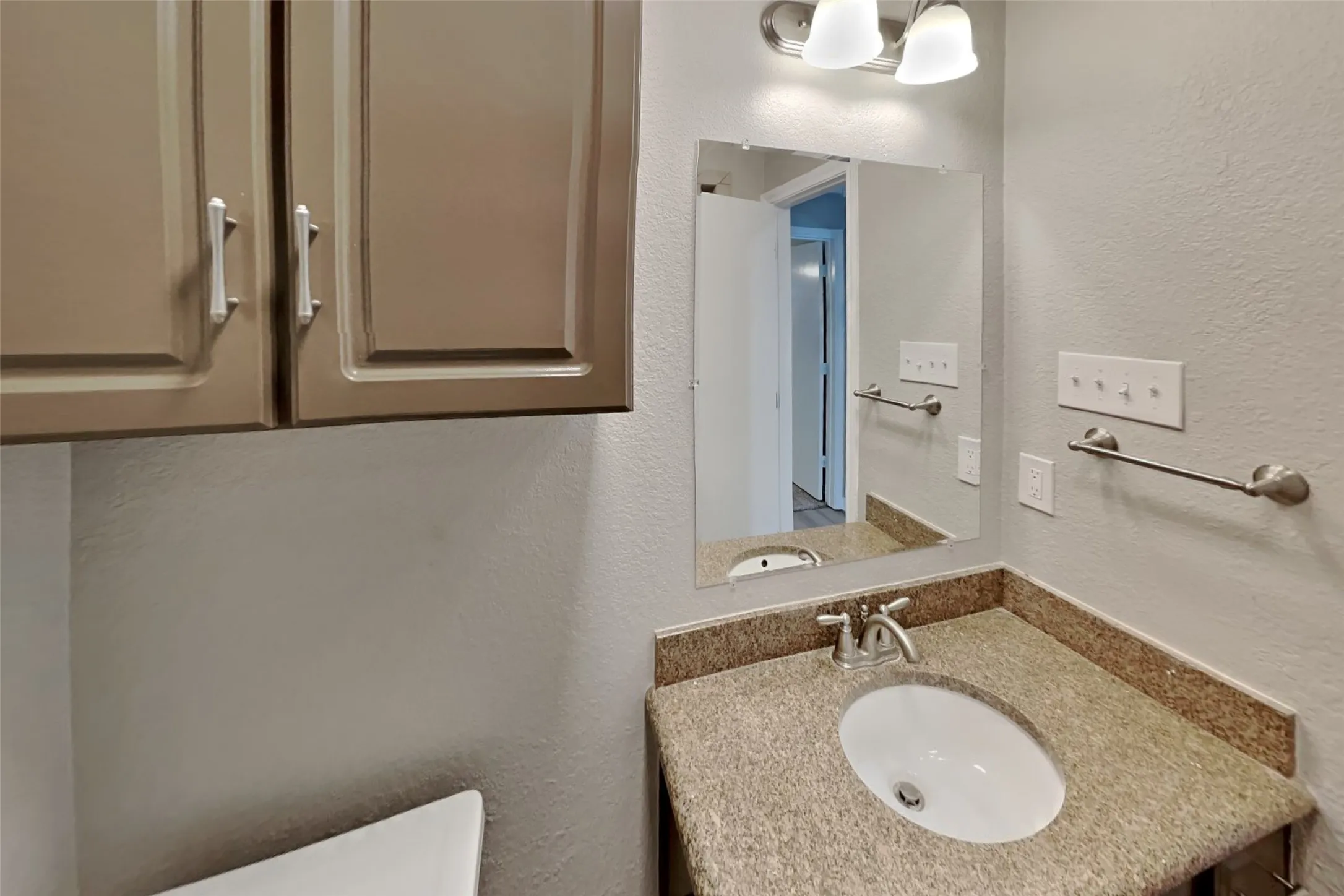 Single Family Residence For Rent in Denton County , 1747 Arledge, Carrollton, Texas 75007, 3 Bedroom, 2 Bathroom, 2 Garage spaces, 1,466 Sqft, built in 1983, mls#21391659, Real Estate Agent in Carrollton, Homes For Rent in Denton county, Homes For Rent in Carrollton, Realtor in Carrollton Texas, Real Estate Brokerage Independent Realty Texas, Luminita Cordes Realtor