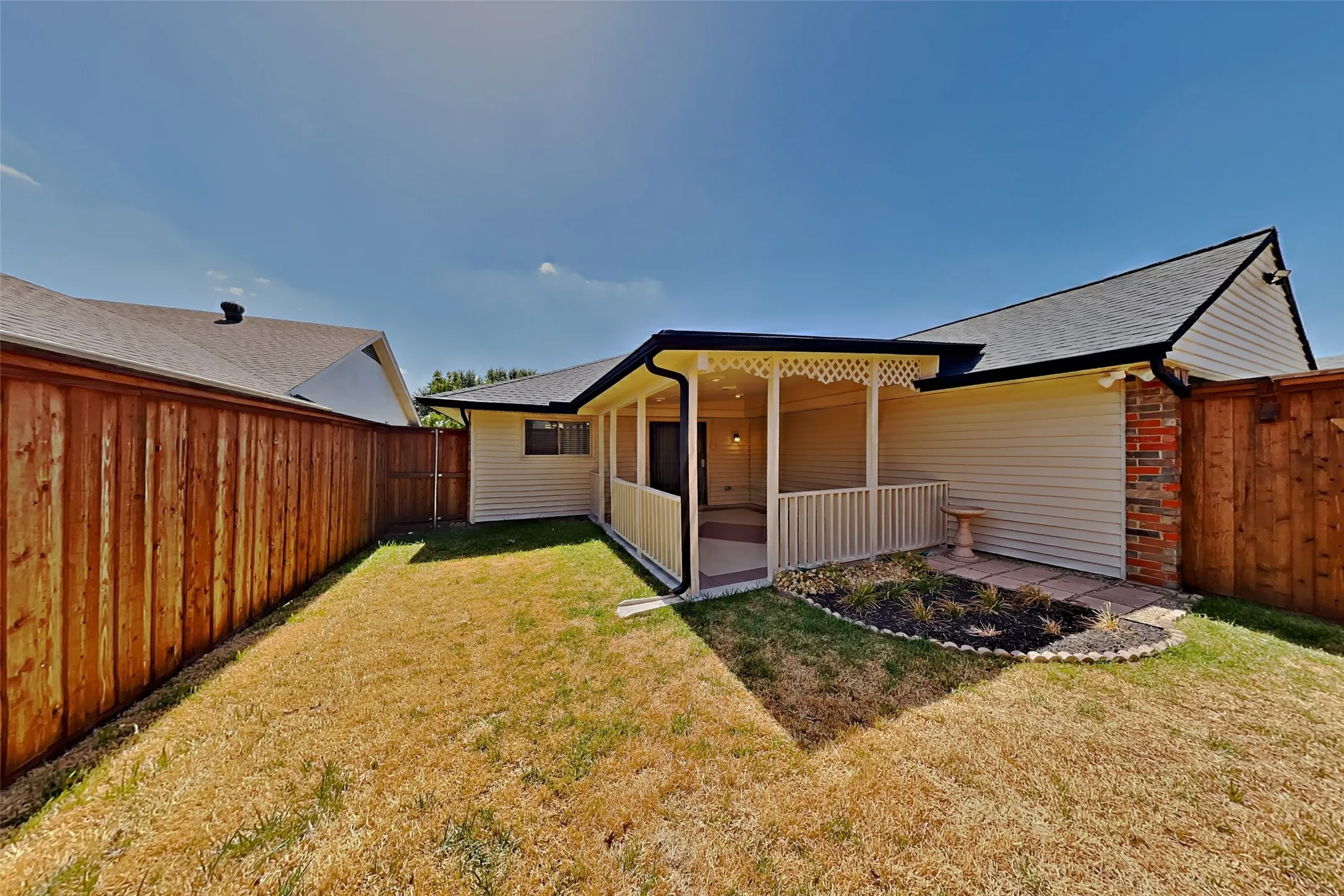 Single Family Residence For Rent in Denton County , 1747 Arledge, Carrollton, Texas 75007, 3 Bedroom, 2 Bathroom, 2 Garage spaces, 1,466 Sqft, built in 1983, mls#21391659, Real Estate Agent in Carrollton, Homes For Rent in Denton county, Homes For Rent in Carrollton, Realtor in Carrollton Texas, Real Estate Brokerage Independent Realty Texas, Luminita Cordes Realtor