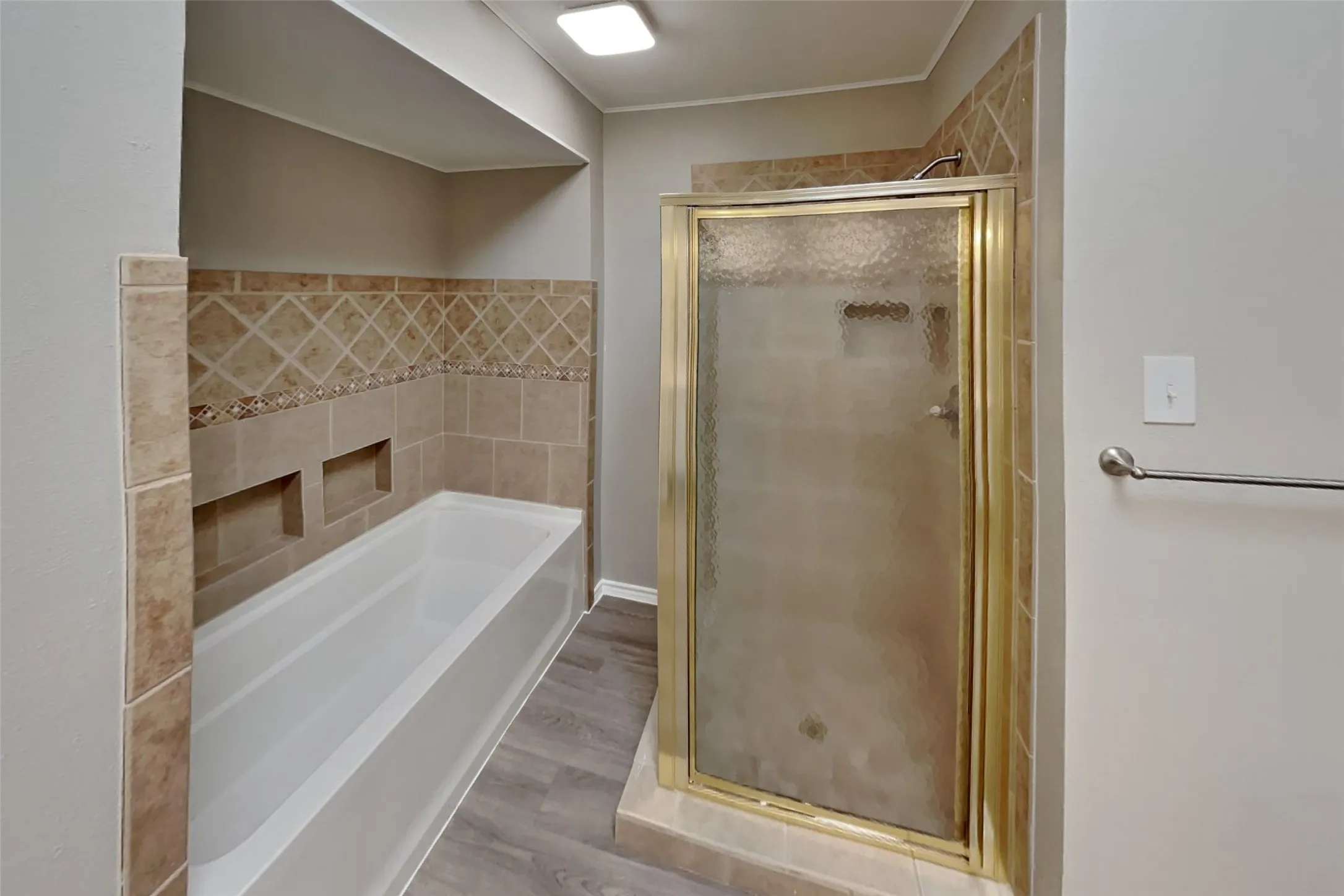 Single Family Residence For Rent in Denton County , 1747 Arledge, Carrollton, Texas 75007, 3 Bedroom, 2 Bathroom, 2 Garage spaces, 1,466 Sqft, built in 1983, mls#21391659, Real Estate Agent in Carrollton, Homes For Rent in Denton county, Homes For Rent in Carrollton, Realtor in Carrollton Texas, Real Estate Brokerage Independent Realty Texas, Luminita Cordes Realtor