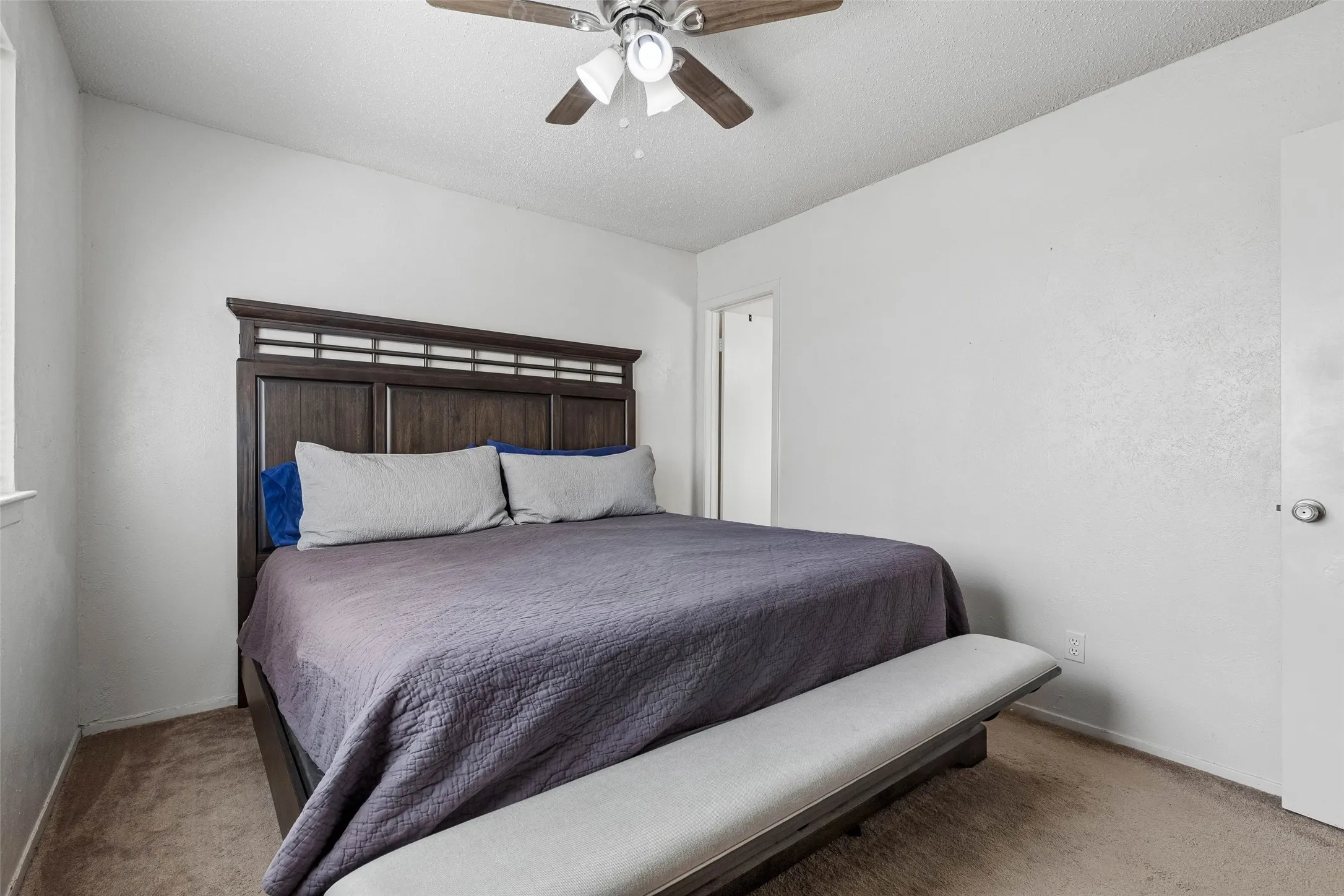 Single Family Residence For Sale in Dallas County , 910 Quebec Drive, Garland, Texas 75040, 3 Bedroom, 2 Bathroom, 2 Garage spaces, 1,031 Sqft, built in 1970, mls#21390641, Real Estate Agent in Garland, Homes For Sale in Dallas county, Homes For Sale in Garland, Realtor in Garland Texas, Real Estate Brokerage Independent Realty Texas, Luminita Cordes Realtor