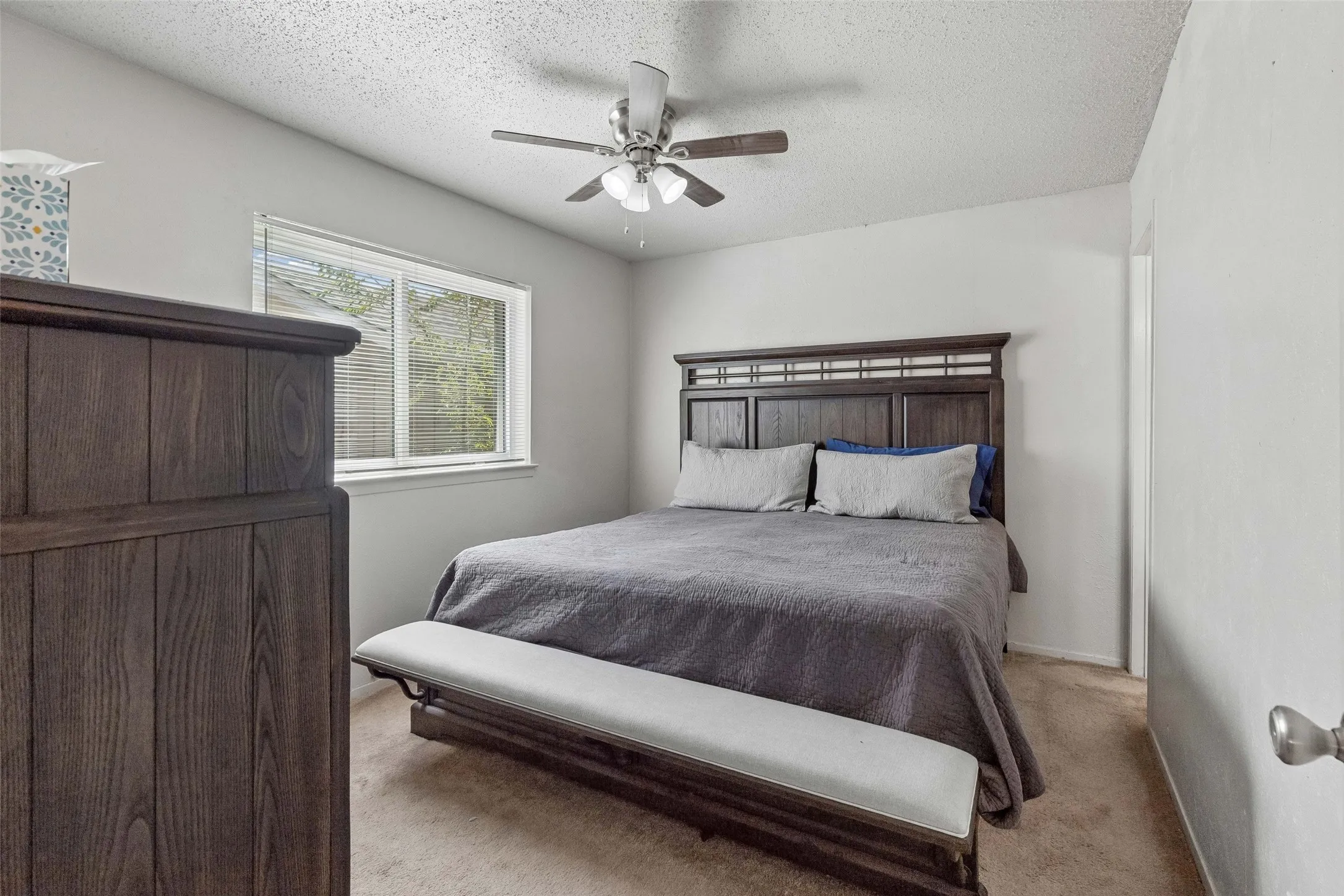 Single Family Residence For Sale in Dallas County , 910 Quebec Drive, Garland, Texas 75040, 3 Bedroom, 2 Bathroom, 2 Garage spaces, 1,031 Sqft, built in 1970, mls#21390641, Real Estate Agent in Garland, Homes For Sale in Dallas county, Homes For Sale in Garland, Realtor in Garland Texas, Real Estate Brokerage Independent Realty Texas, Luminita Cordes Realtor