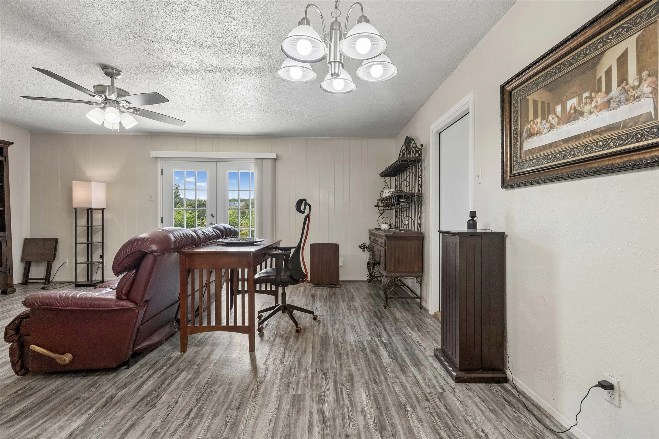 Single Family Residence For Sale in Dallas County , 910 Quebec Drive, Garland, Texas 75040, 3 Bedroom, 2 Bathroom, 2 Garage spaces, 1,031 Sqft, built in 1970, mls#21390641, Real Estate Agent in Garland, Homes For Sale in Dallas county, Homes For Sale in Garland, Realtor in Garland Texas, Real Estate Brokerage Independent Realty Texas, Luminita Cordes Realtor