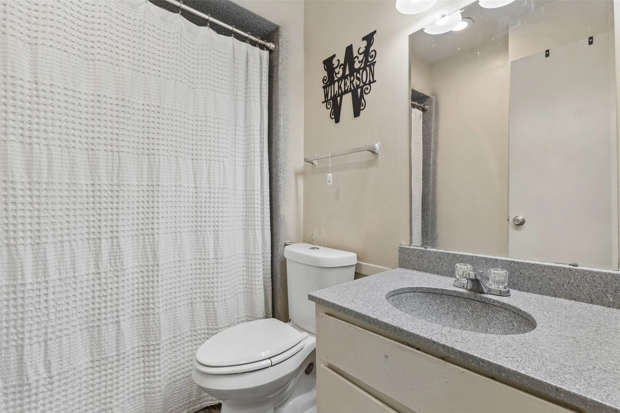 Single Family Residence For Sale in Dallas County , 910 Quebec Drive, Garland, Texas 75040, 3 Bedroom, 2 Bathroom, 2 Garage spaces, 1,031 Sqft, built in 1970, mls#21390641, Real Estate Agent in Garland, Homes For Sale in Dallas county, Homes For Sale in Garland, Realtor in Garland Texas, Real Estate Brokerage Independent Realty Texas, Luminita Cordes Realtor