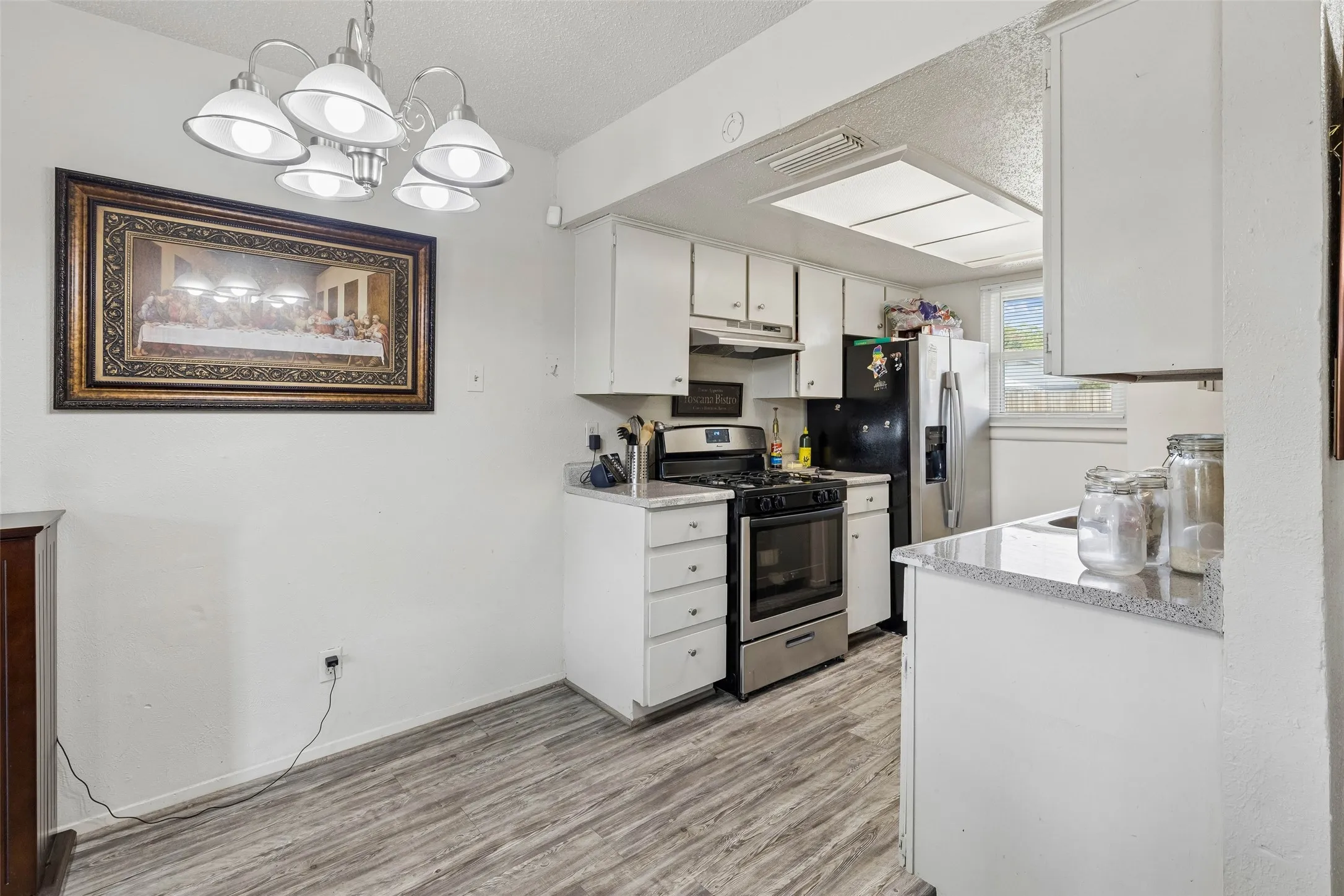 Single Family Residence For Sale in Dallas County , 910 Quebec Drive, Garland, Texas 75040, 3 Bedroom, 2 Bathroom, 2 Garage spaces, 1,031 Sqft, built in 1970, mls#21390641, Real Estate Agent in Garland, Homes For Sale in Dallas county, Homes For Sale in Garland, Realtor in Garland Texas, Real Estate Brokerage Independent Realty Texas, Luminita Cordes Realtor