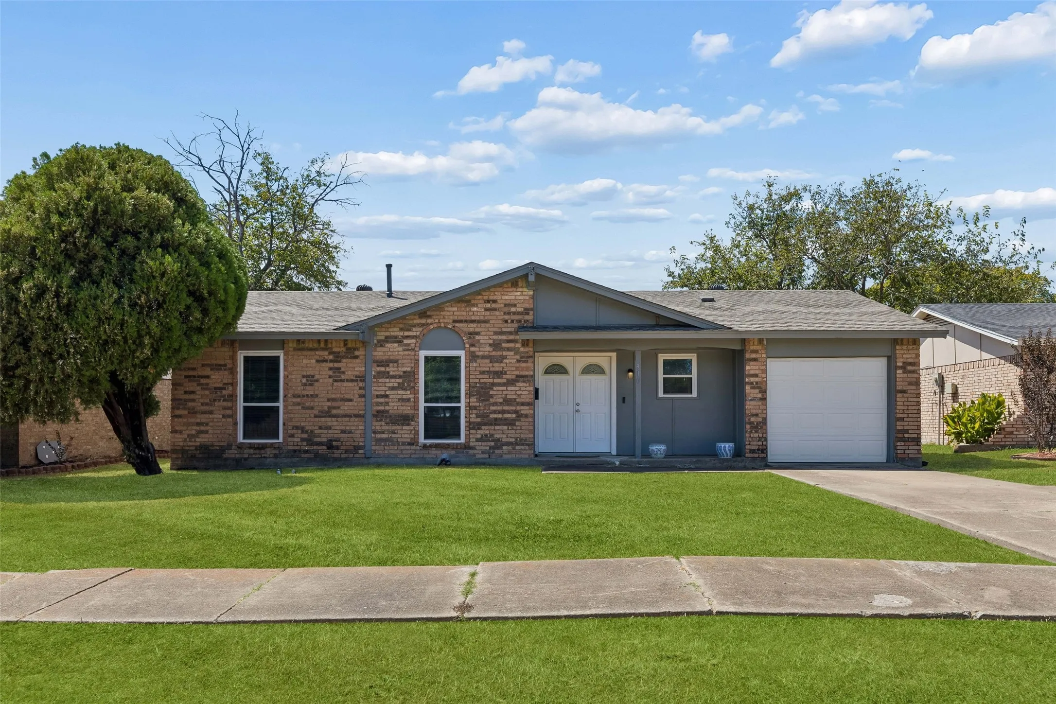 Single Family Residence For Sale in Dallas County , 910 Quebec Drive, Garland, Texas 75040, 3 Bedroom, 2 Bathroom, 2 Garage spaces, 1,031 Sqft, built in 1970, mls#21390641, Real Estate Agent in Garland, Homes For Sale in Dallas county, Homes For Sale in Garland, Realtor in Garland Texas, Real Estate Brokerage Independent Realty Texas, Luminita Cordes Realtor