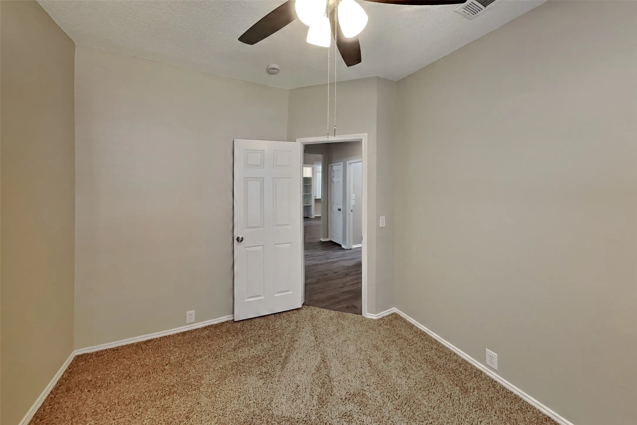Single Family Residence For Rent in Collin County , 10400 Napa Valley Drive, Frisco, Texas 75035, 3 Bedroom, 2 Bathroom, 2 Garage spaces, 2,443 Sqft, built in 1992, mls#21391663, Real Estate Agent in Frisco, Homes For Rent in Collin county, Homes For Rent in Frisco, Realtor in Frisco Texas, Real Estate Brokerage Independent Realty Texas, Luminita Cordes Realtor