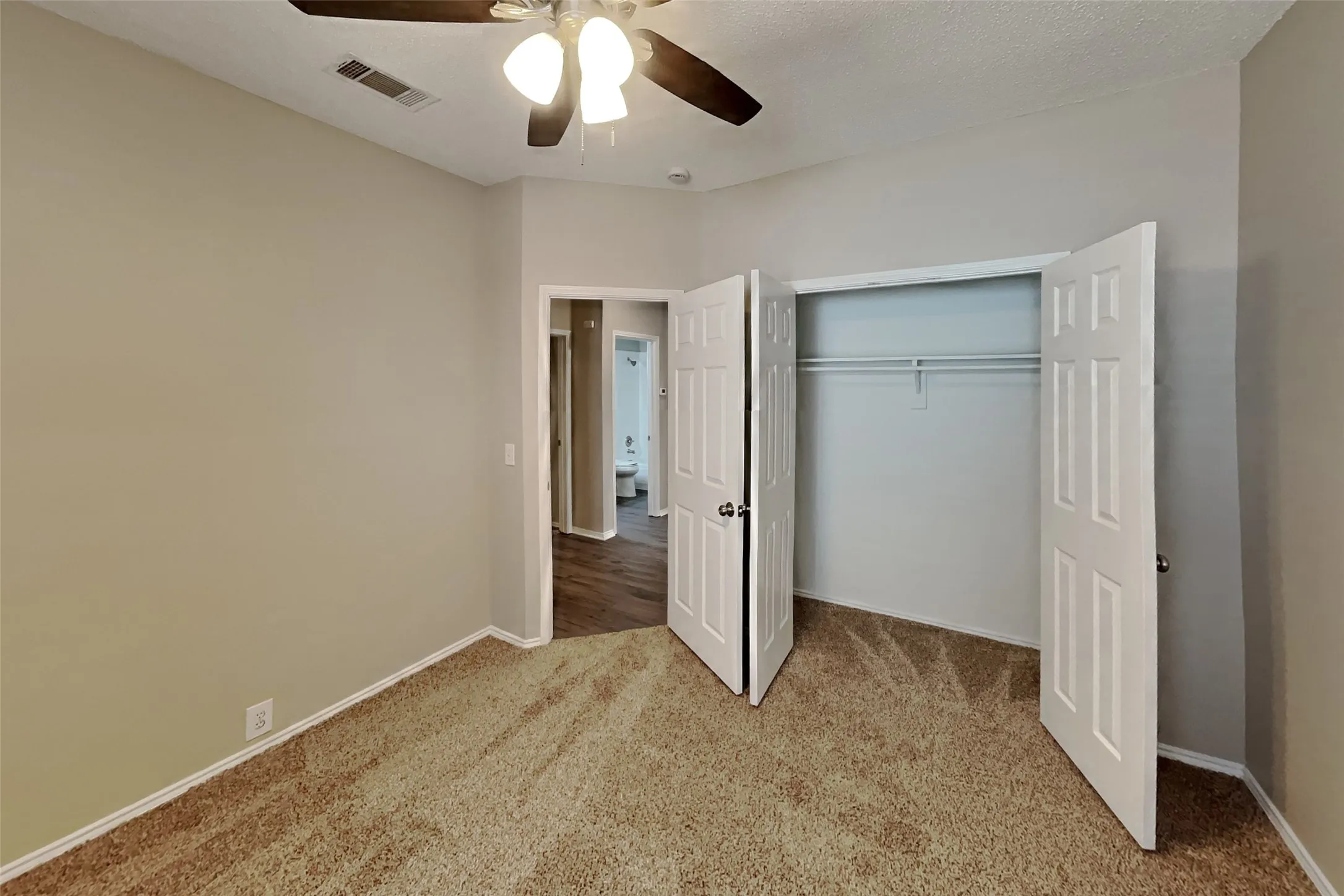 Single Family Residence For Rent in Collin County , 10400 Napa Valley Drive, Frisco, Texas 75035, 3 Bedroom, 2 Bathroom, 2 Garage spaces, 2,443 Sqft, built in 1992, mls#21391663, Real Estate Agent in Frisco, Homes For Rent in Collin county, Homes For Rent in Frisco, Realtor in Frisco Texas, Real Estate Brokerage Independent Realty Texas, Luminita Cordes Realtor