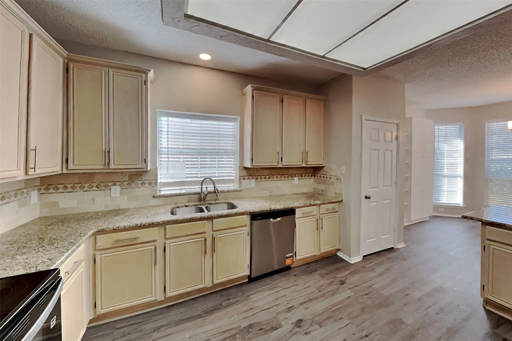 Single Family Residence For Rent in Collin County , 10400 Napa Valley Drive, Frisco, Texas 75035, 3 Bedroom, 2 Bathroom, 2 Garage spaces, 2,443 Sqft, built in 1992, mls#21391663, Real Estate Agent in Frisco, Homes For Rent in Collin county, Homes For Rent in Frisco, Realtor in Frisco Texas, Real Estate Brokerage Independent Realty Texas, Luminita Cordes Realtor