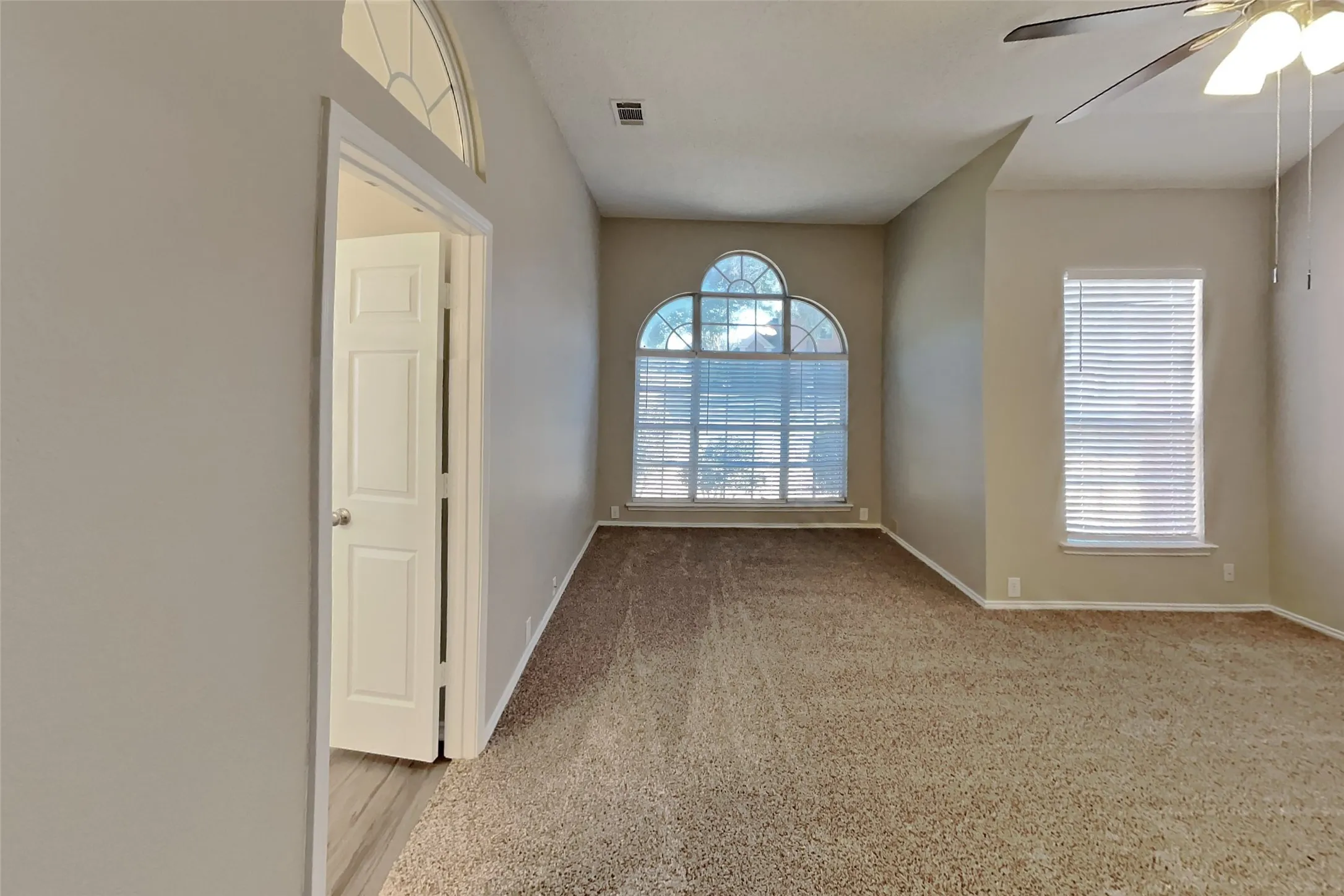 Single Family Residence For Rent in Collin County , 10400 Napa Valley Drive, Frisco, Texas 75035, 3 Bedroom, 2 Bathroom, 2 Garage spaces, 2,443 Sqft, built in 1992, mls#21391663, Real Estate Agent in Frisco, Homes For Rent in Collin county, Homes For Rent in Frisco, Realtor in Frisco Texas, Real Estate Brokerage Independent Realty Texas, Luminita Cordes Realtor