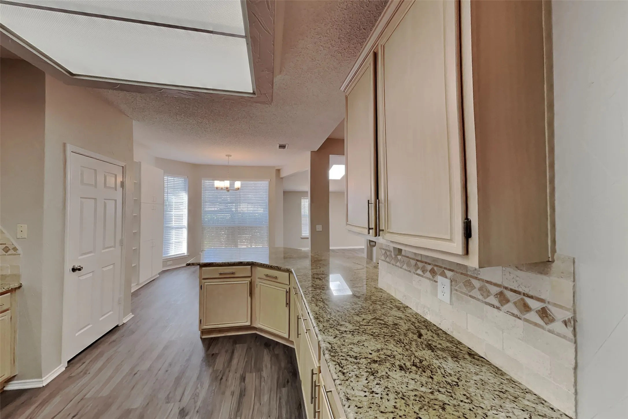 Single Family Residence For Rent in Collin County , 10400 Napa Valley Drive, Frisco, Texas 75035, 3 Bedroom, 2 Bathroom, 2 Garage spaces, 2,443 Sqft, built in 1992, mls#21391663, Real Estate Agent in Frisco, Homes For Rent in Collin county, Homes For Rent in Frisco, Realtor in Frisco Texas, Real Estate Brokerage Independent Realty Texas, Luminita Cordes Realtor