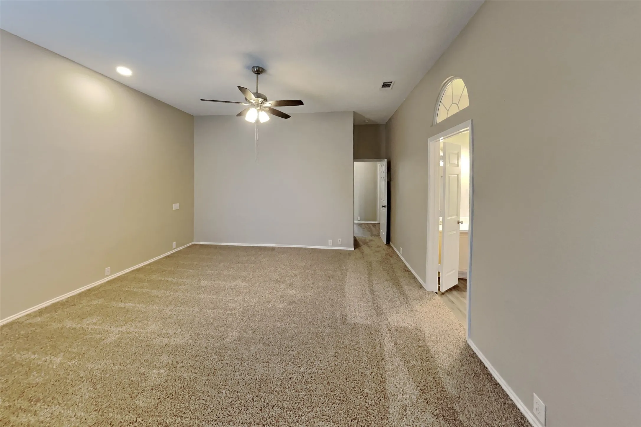 Single Family Residence For Rent in Collin County , 10400 Napa Valley Drive, Frisco, Texas 75035, 3 Bedroom, 2 Bathroom, 2 Garage spaces, 2,443 Sqft, built in 1992, mls#21391663, Real Estate Agent in Frisco, Homes For Rent in Collin county, Homes For Rent in Frisco, Realtor in Frisco Texas, Real Estate Brokerage Independent Realty Texas, Luminita Cordes Realtor