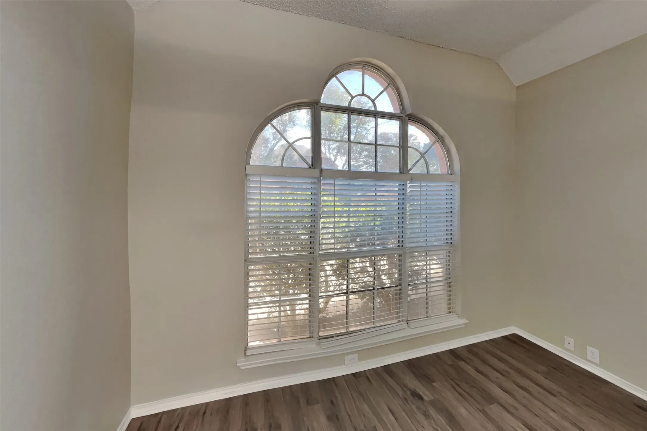 Single Family Residence For Rent in Collin County , 10400 Napa Valley Drive, Frisco, Texas 75035, 3 Bedroom, 2 Bathroom, 2 Garage spaces, 2,443 Sqft, built in 1992, mls#21391663, Real Estate Agent in Frisco, Homes For Rent in Collin county, Homes For Rent in Frisco, Realtor in Frisco Texas, Real Estate Brokerage Independent Realty Texas, Luminita Cordes Realtor