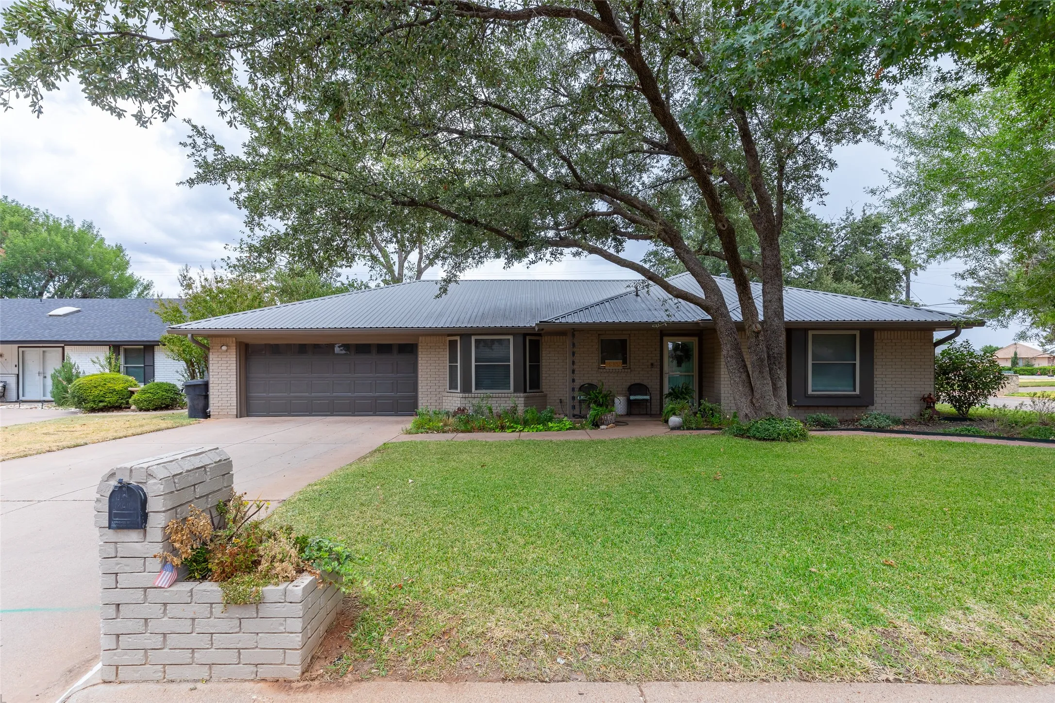 Single Family Residence For Sale in Taylor County , 4865 Annette Lane, Abilene, Texas 79606, 3 Bedroom, 2 Bathroom, 2 Garage spaces, 1,983 Sqft, built in 1983, mls#21391627, Real Estate Agent in Abilene, Homes For Sale in Taylor county, Homes For Sale in Abilene, Realtor in Abilene Texas, Real Estate Brokerage Independent Realty Texas, Luminita Cordes Realtor