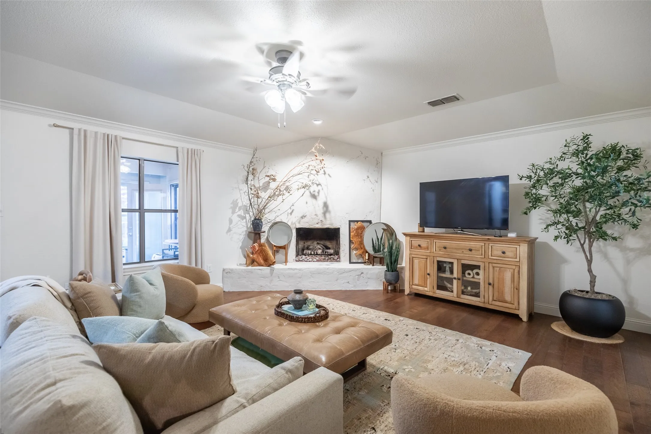 Single Family Residence For Sale in Taylor County , 4865 Annette Lane, Abilene, Texas 79606, 3 Bedroom, 2 Bathroom, 2 Garage spaces, 1,983 Sqft, built in 1983, mls#21391627, Real Estate Agent in Abilene, Homes For Sale in Taylor county, Homes For Sale in Abilene, Realtor in Abilene Texas, Real Estate Brokerage Independent Realty Texas, Luminita Cordes Realtor