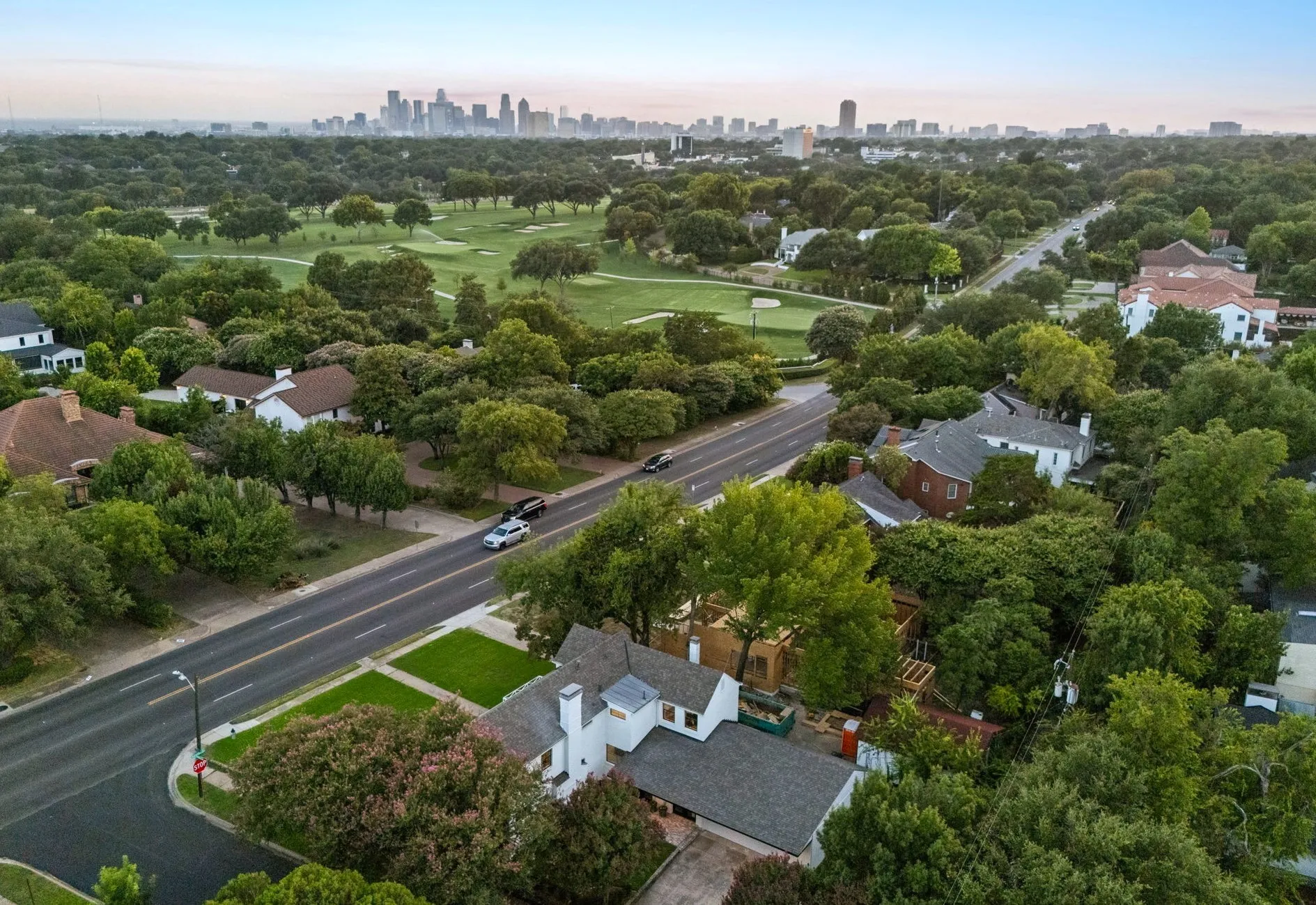 Single Family Residence For Sale in Dallas County , 6839 Gaston Avenue, Dallas, Texas 75214, 3 Bedroom, 5 Bathroom, 2 Garage spaces, 3,011 Sqft, built in 1936, mls#21391439, Real Estate Agent in Dallas, Homes For Sale in Dallas county, Homes For Sale in Dallas, Realtor in Dallas Texas, Real Estate Brokerage Independent Realty Texas, Luminita Cordes Realtor