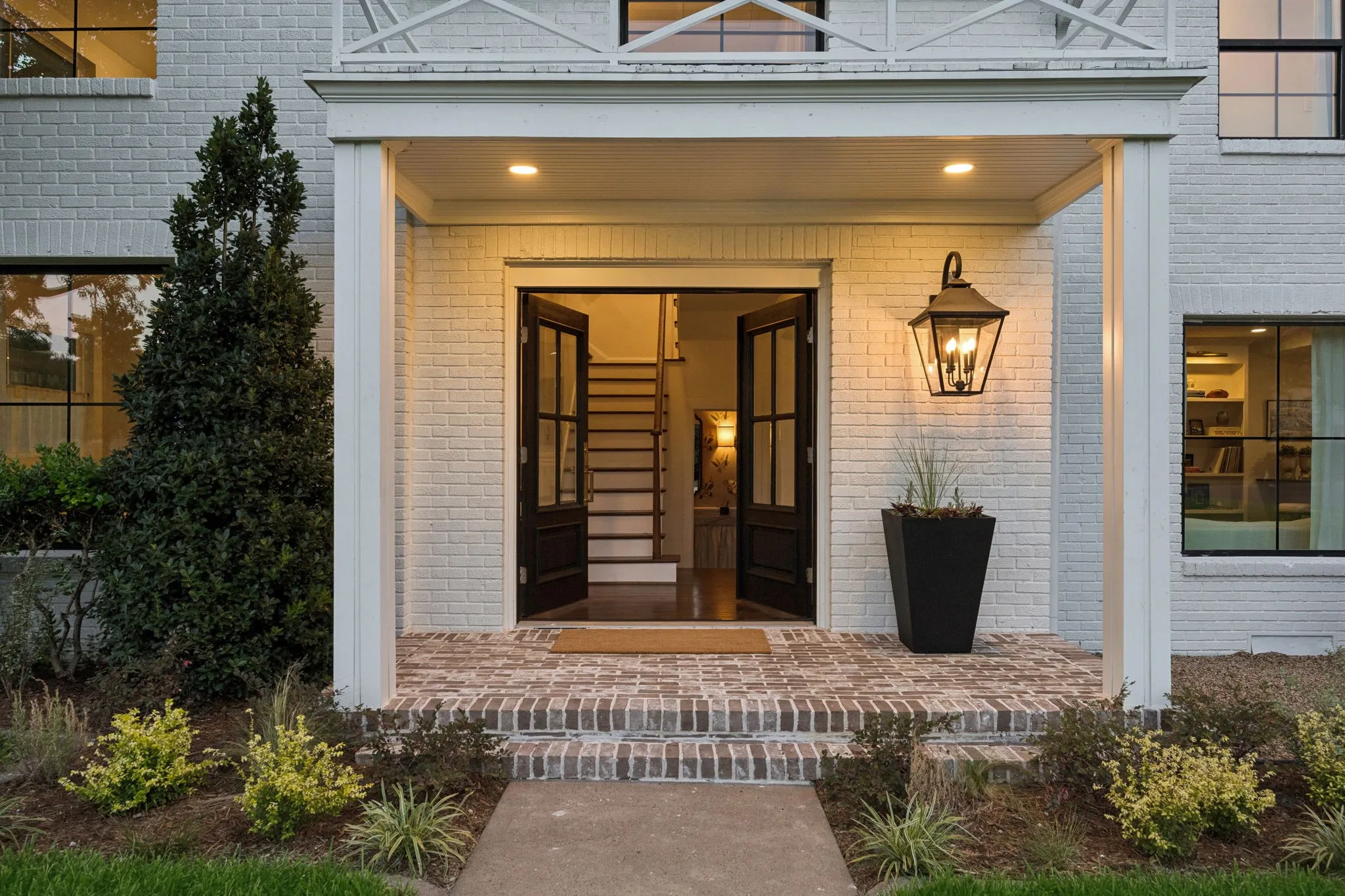 Single Family Residence For Sale in Dallas County , 6839 Gaston Avenue, Dallas, Texas 75214, 3 Bedroom, 5 Bathroom, 2 Garage spaces, 3,011 Sqft, built in 1936, mls#21391439, Real Estate Agent in Dallas, Homes For Sale in Dallas county, Homes For Sale in Dallas, Realtor in Dallas Texas, Real Estate Brokerage Independent Realty Texas, Luminita Cordes Realtor